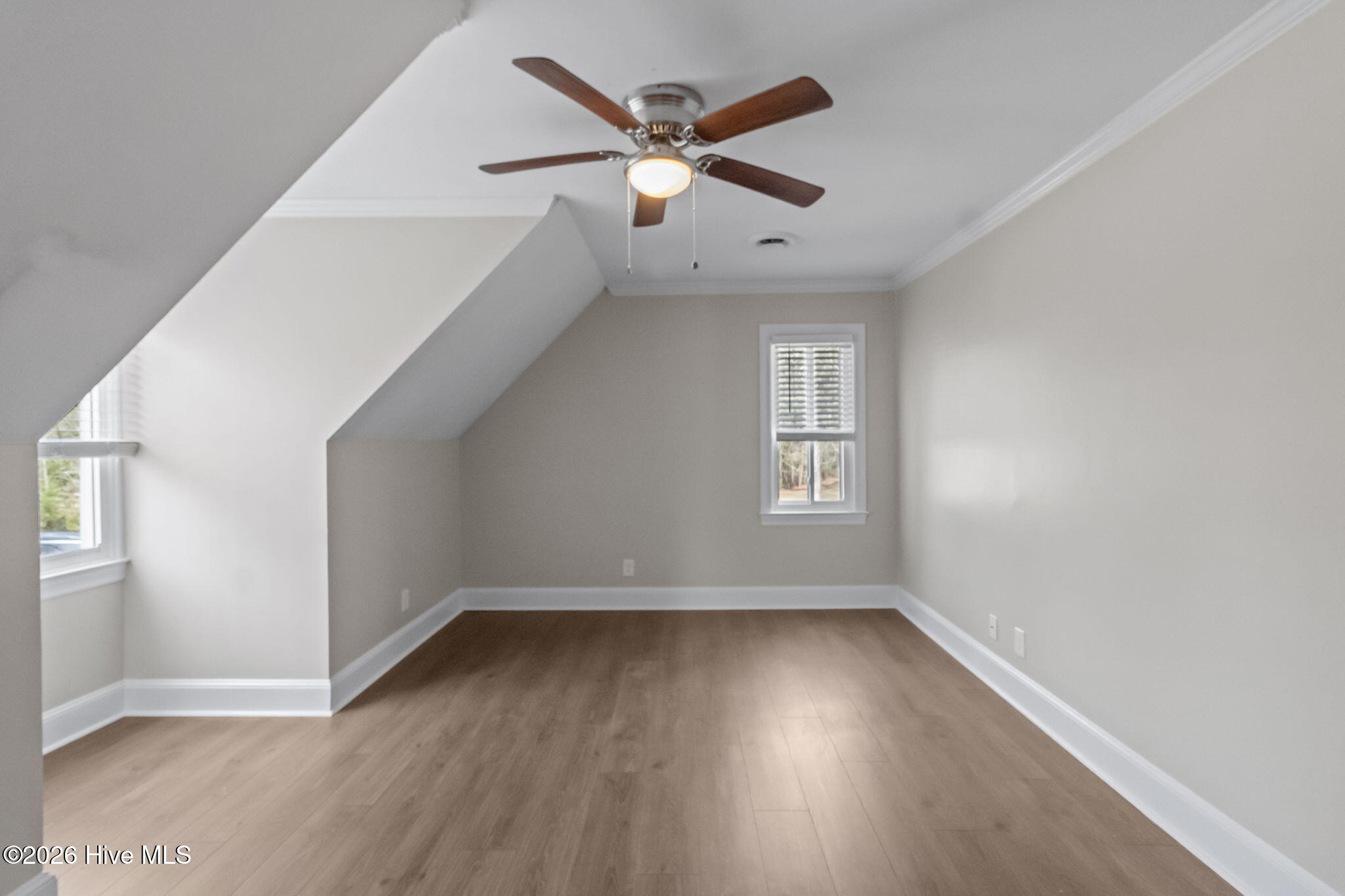 100560043 | Photo 36