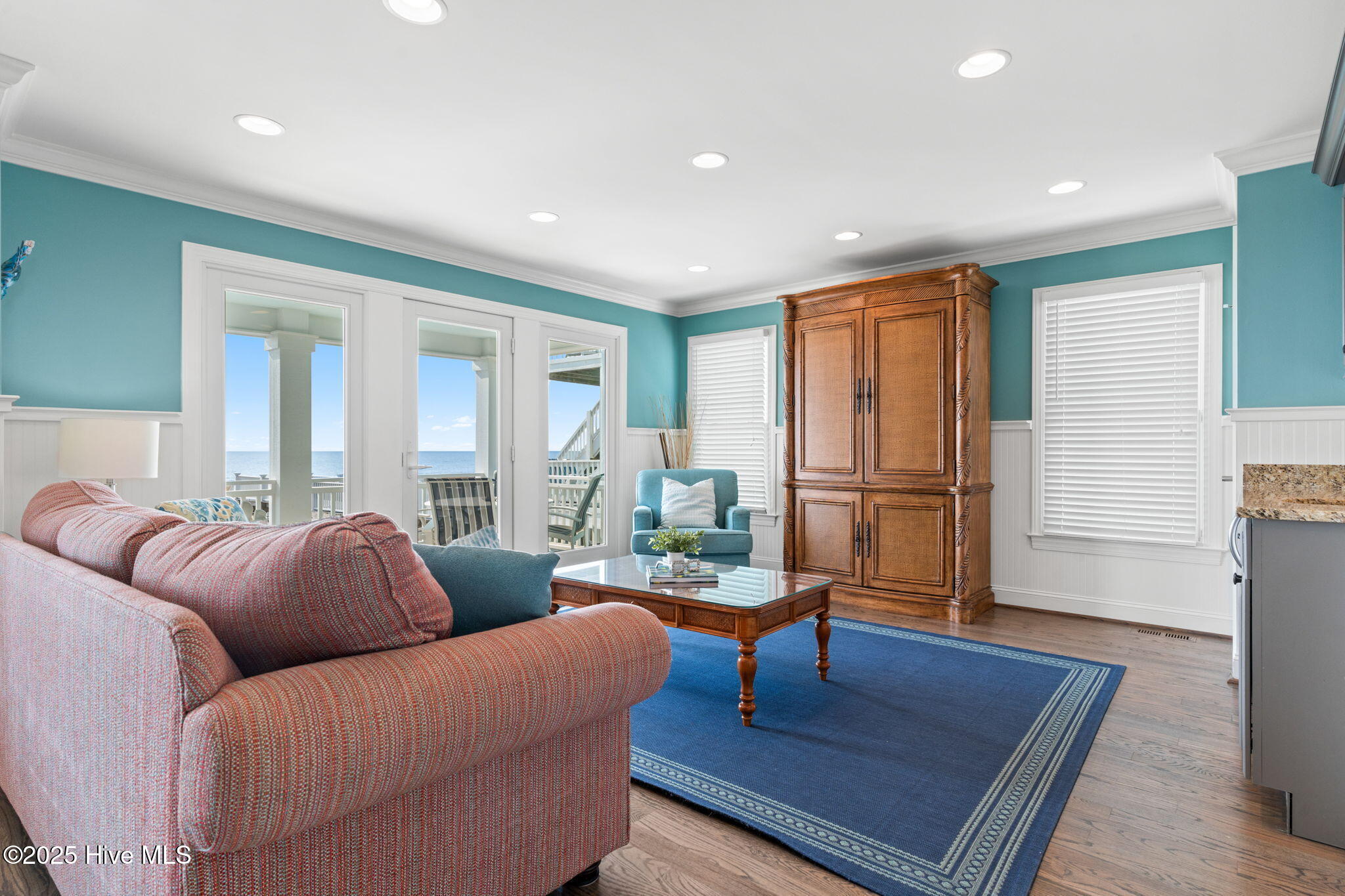 100542576 | Photo 44