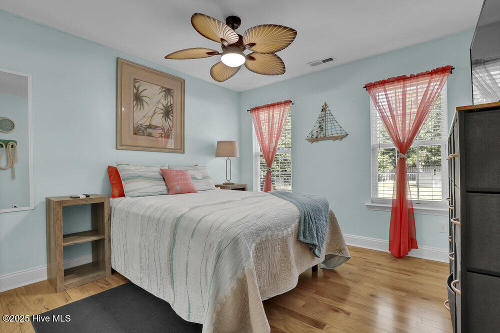 100532845 | Photo 25