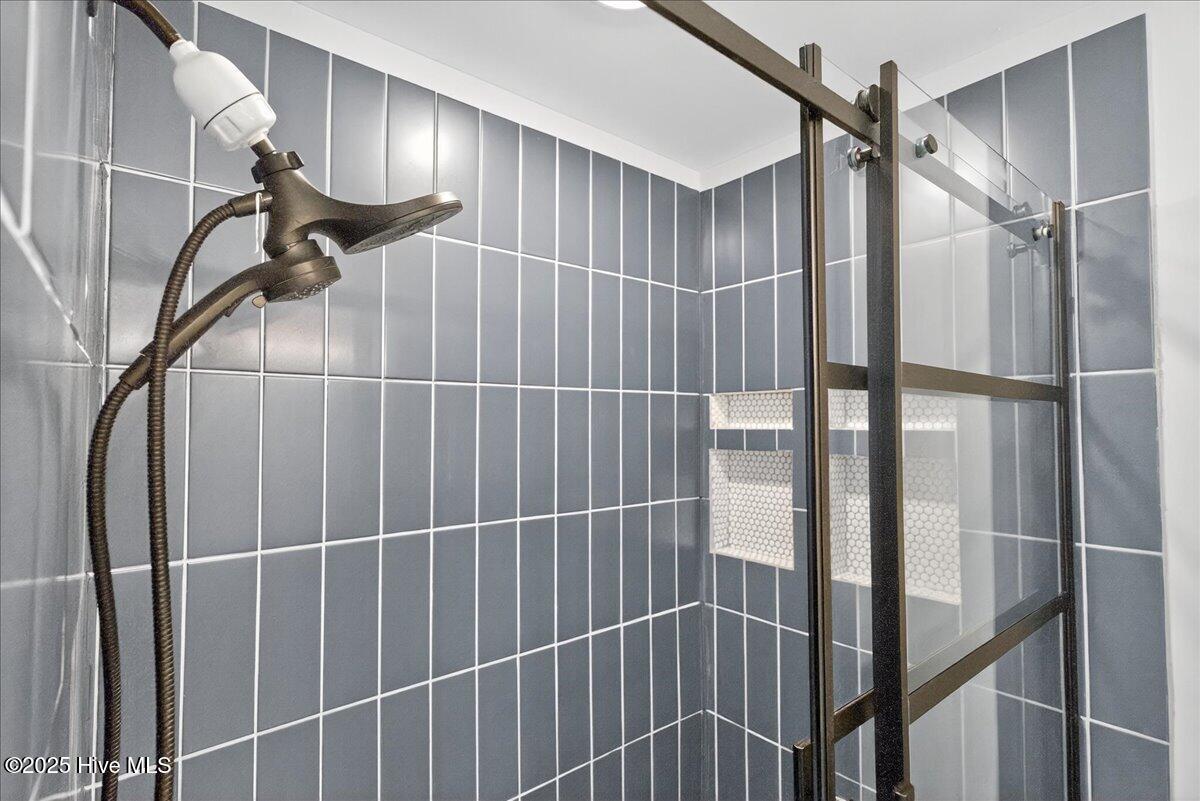 100514096 | Photo 63