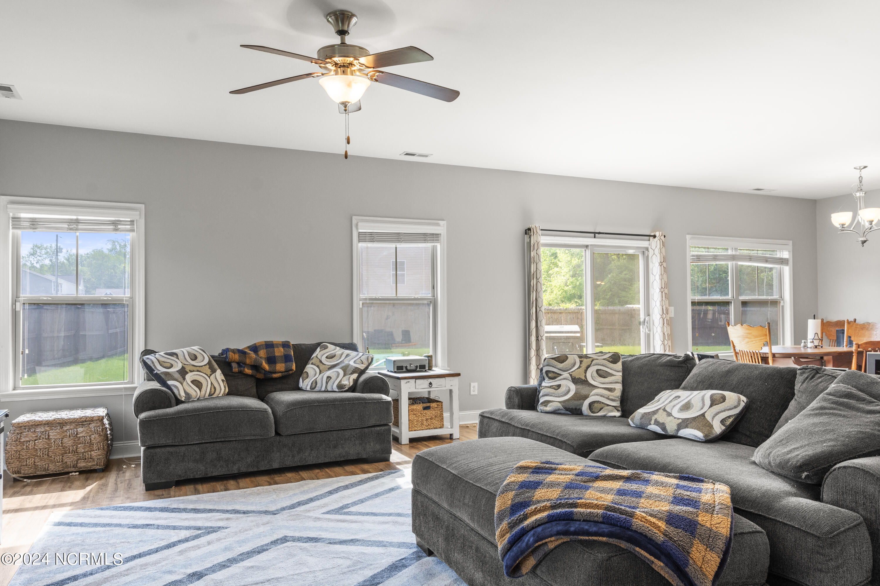 100566117 | Photo 12