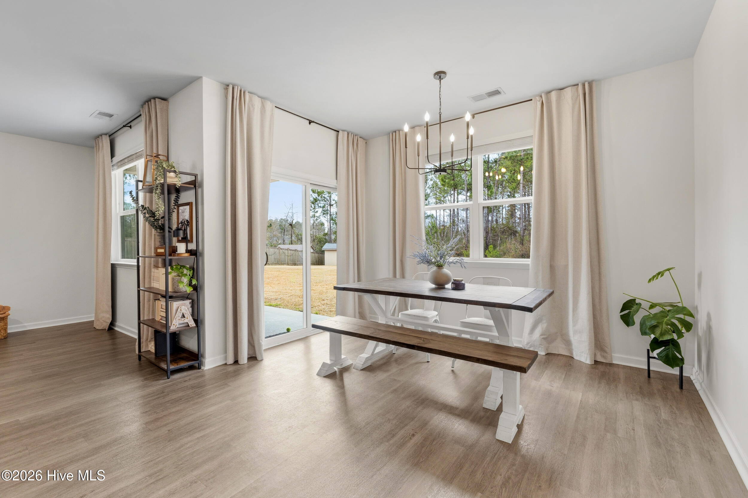 100555223 | Photo 16