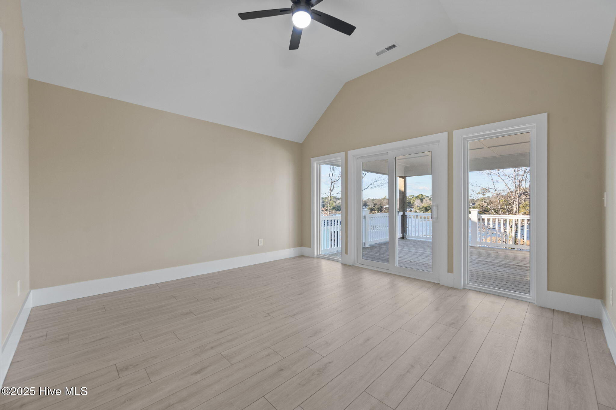 100547090 | Photo 48