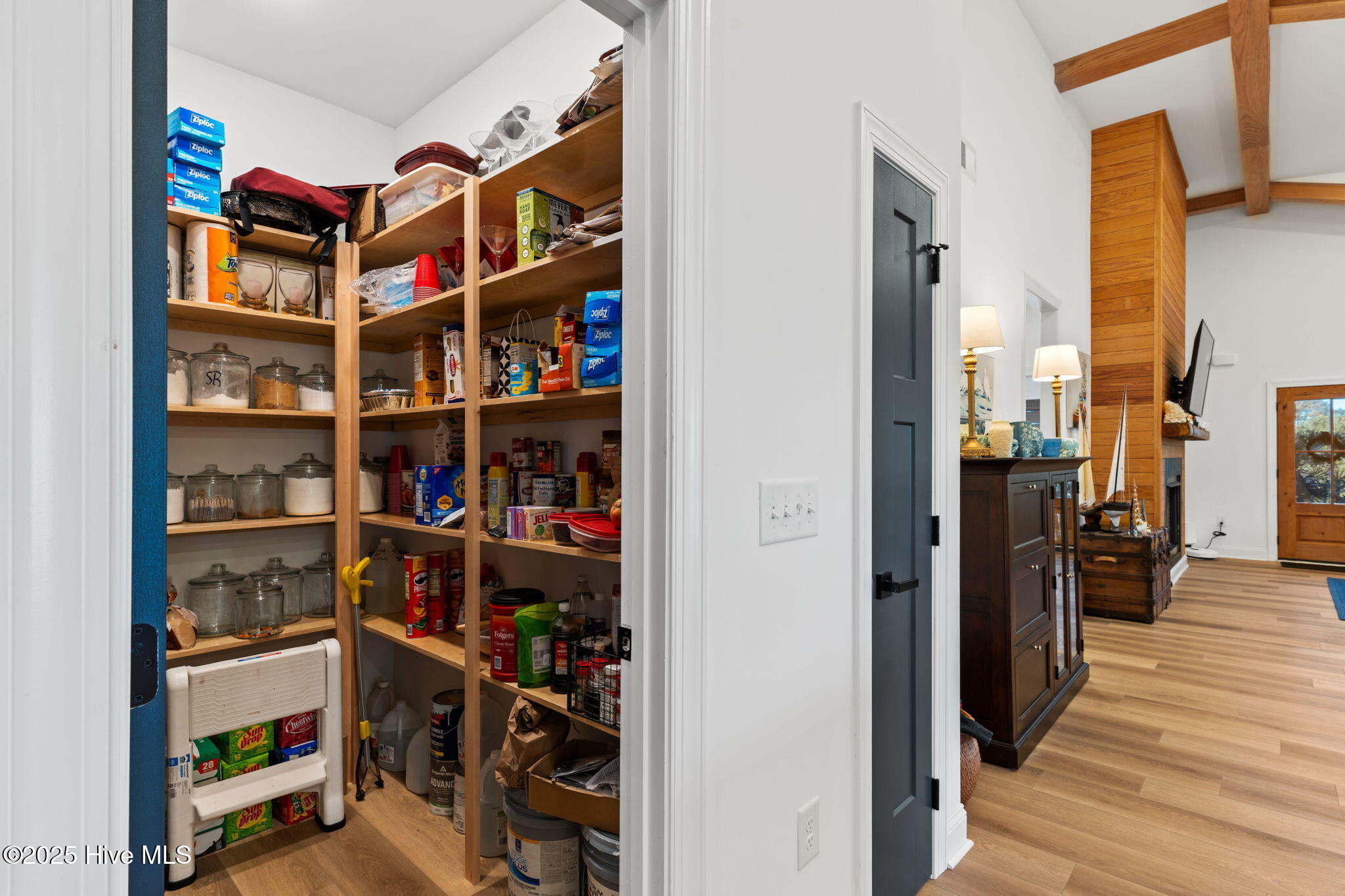 100541754 | Photo 25