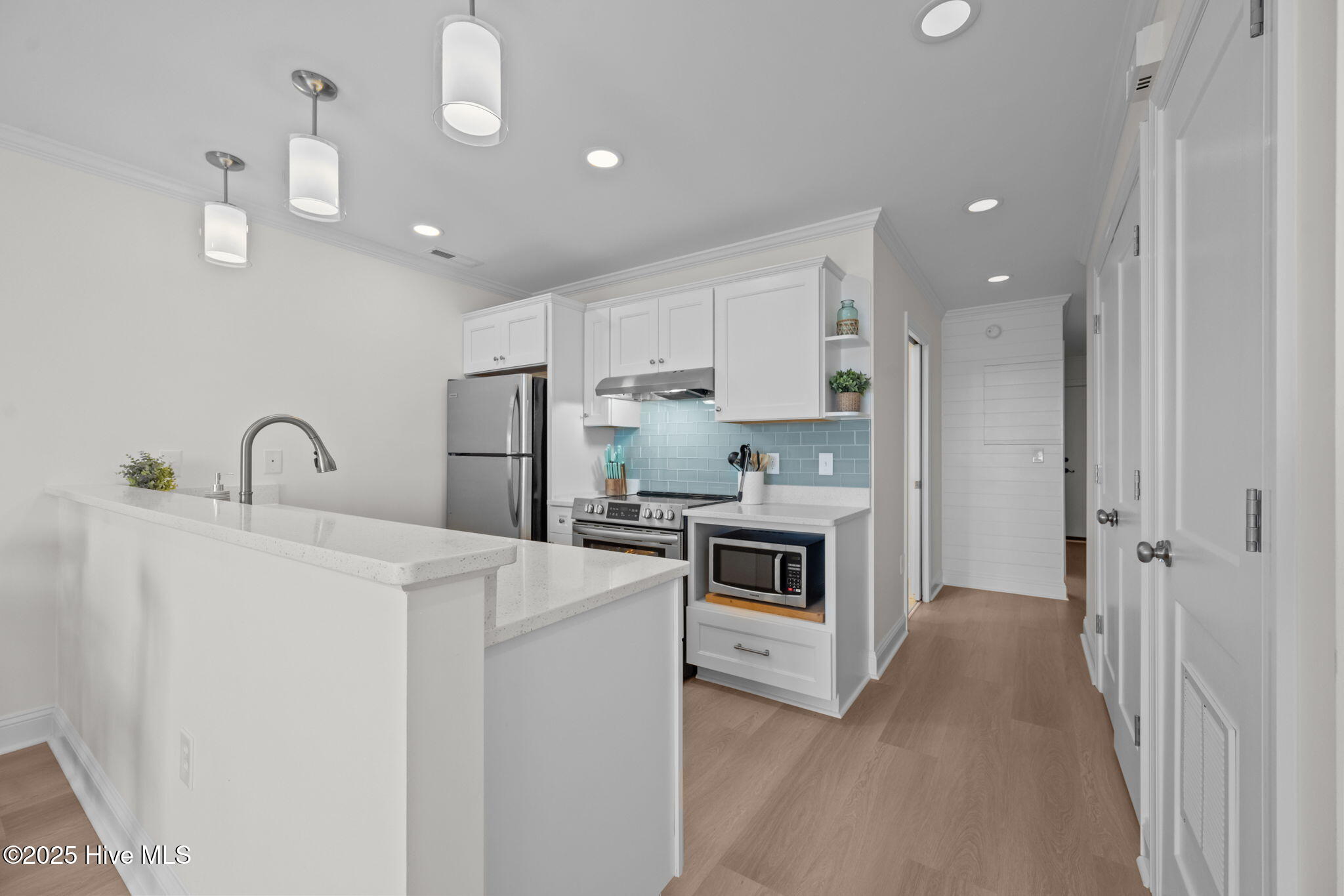 100546073 | Photo 13