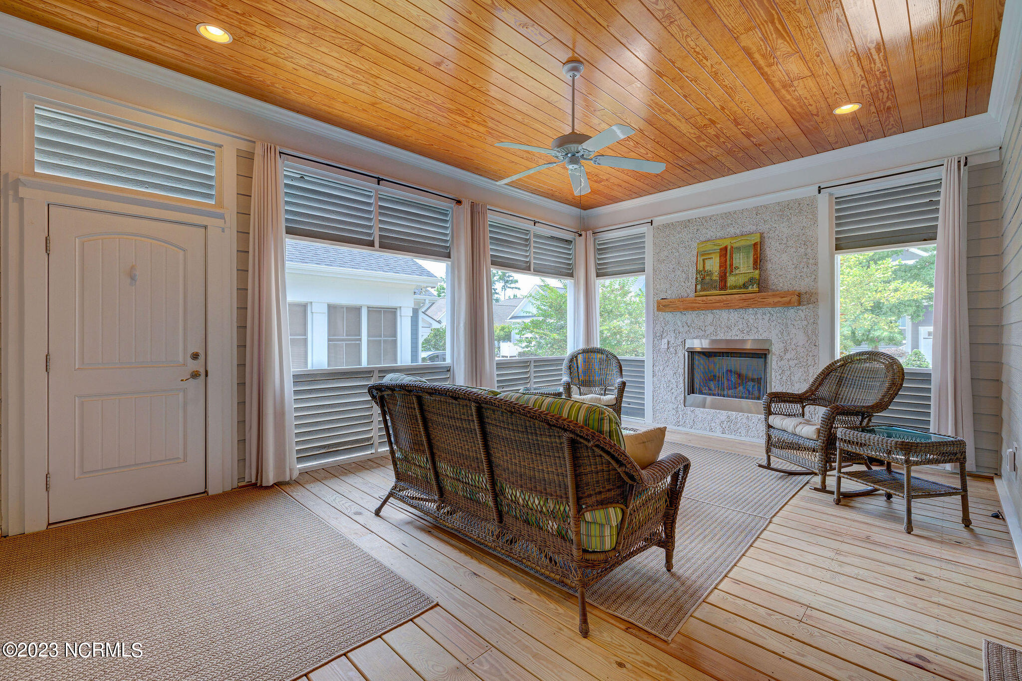 100568046 | Photo 32