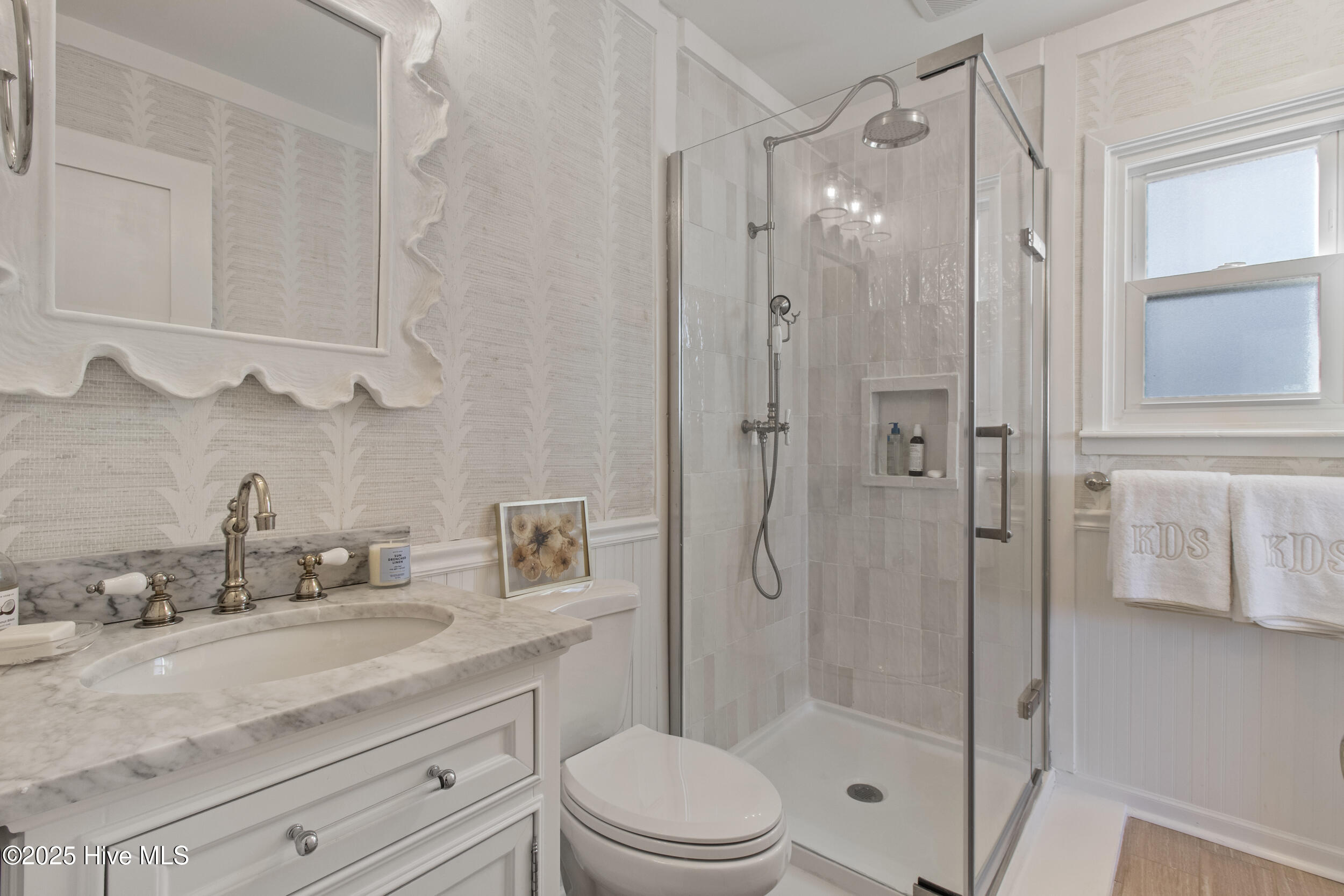 100536878 | Photo 24