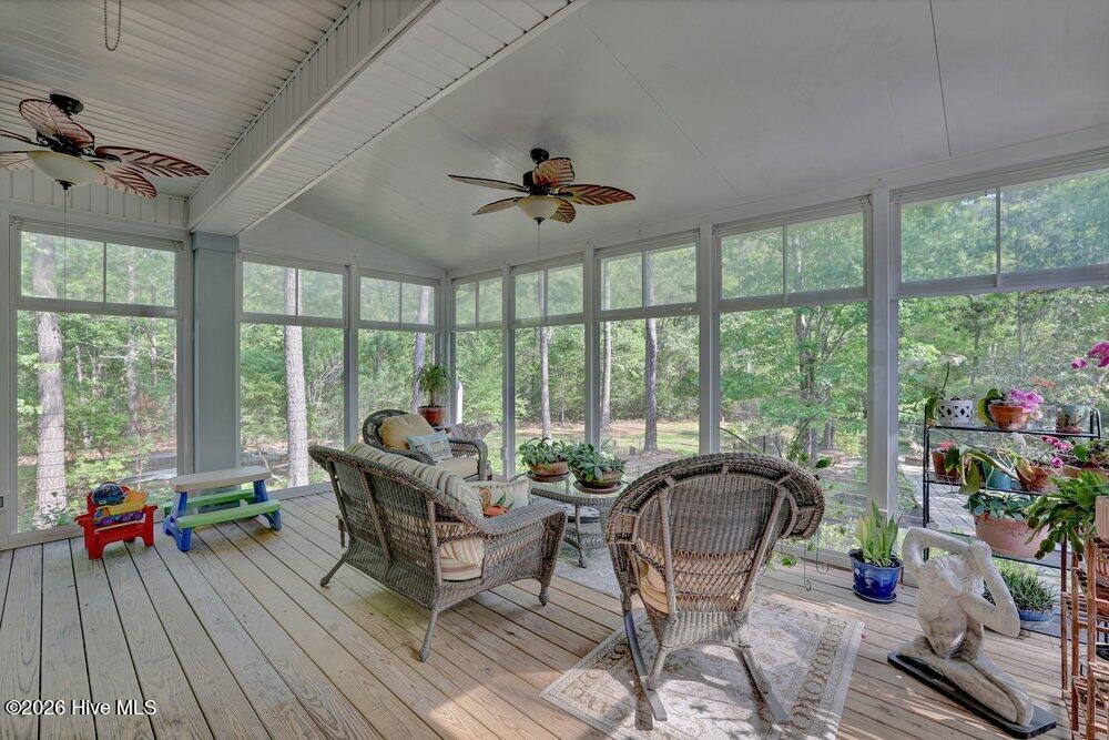 100568961 | Photo 46