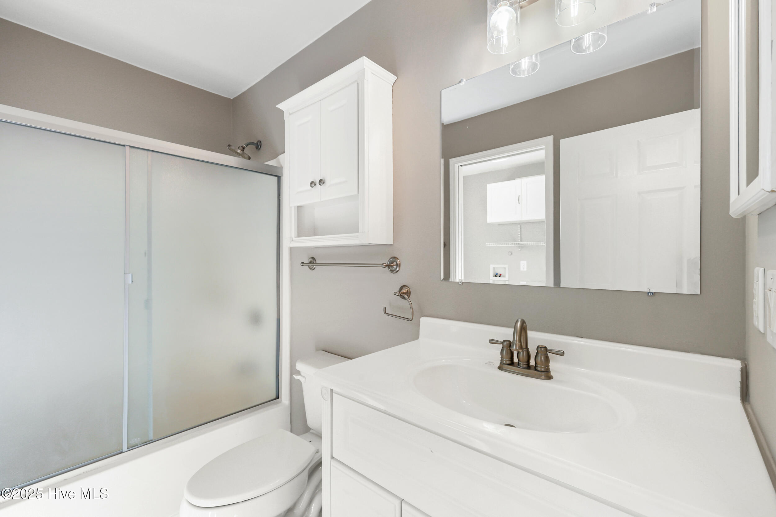 100542075 | Photo 38