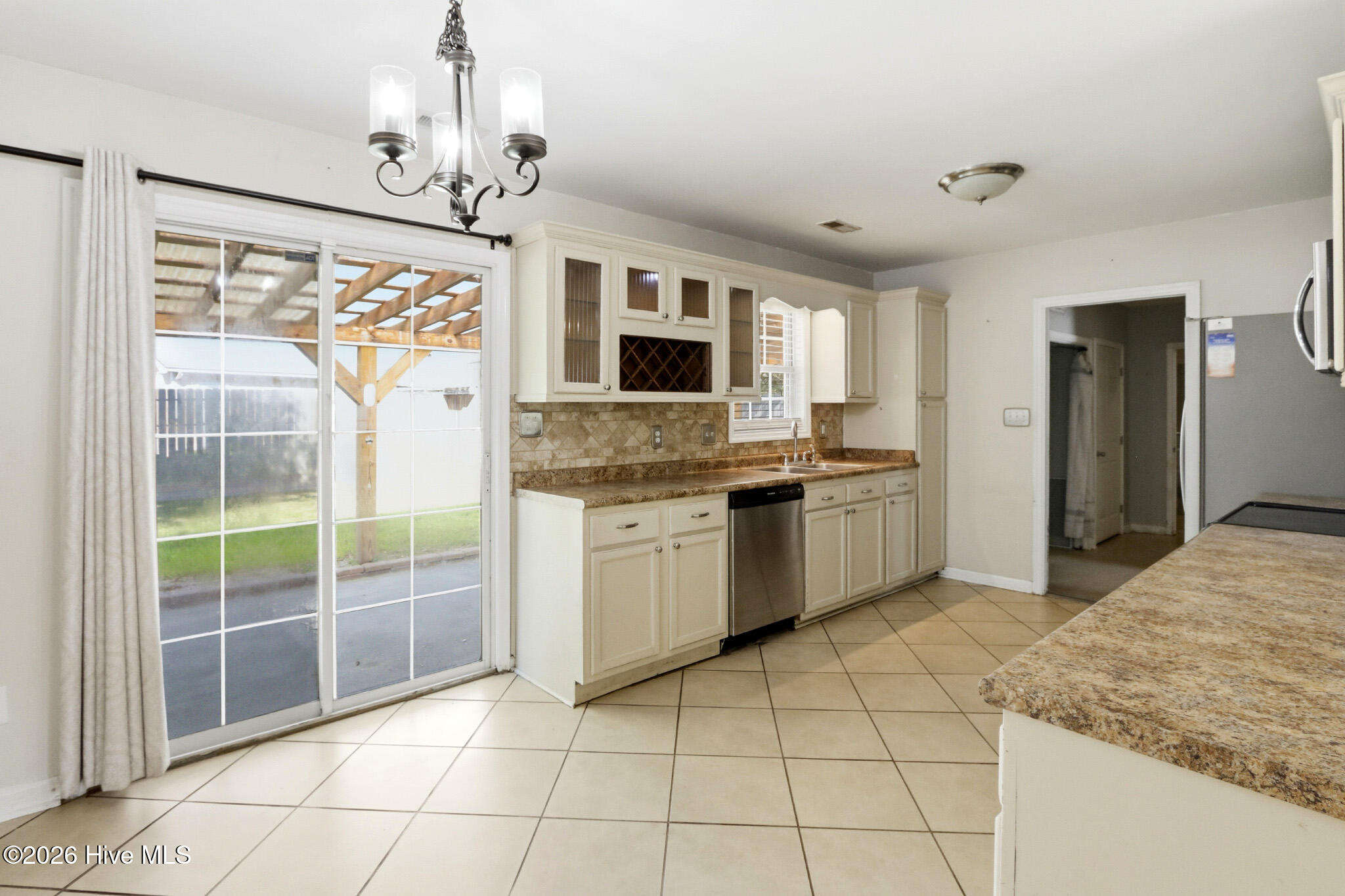 100558935 | Photo 22