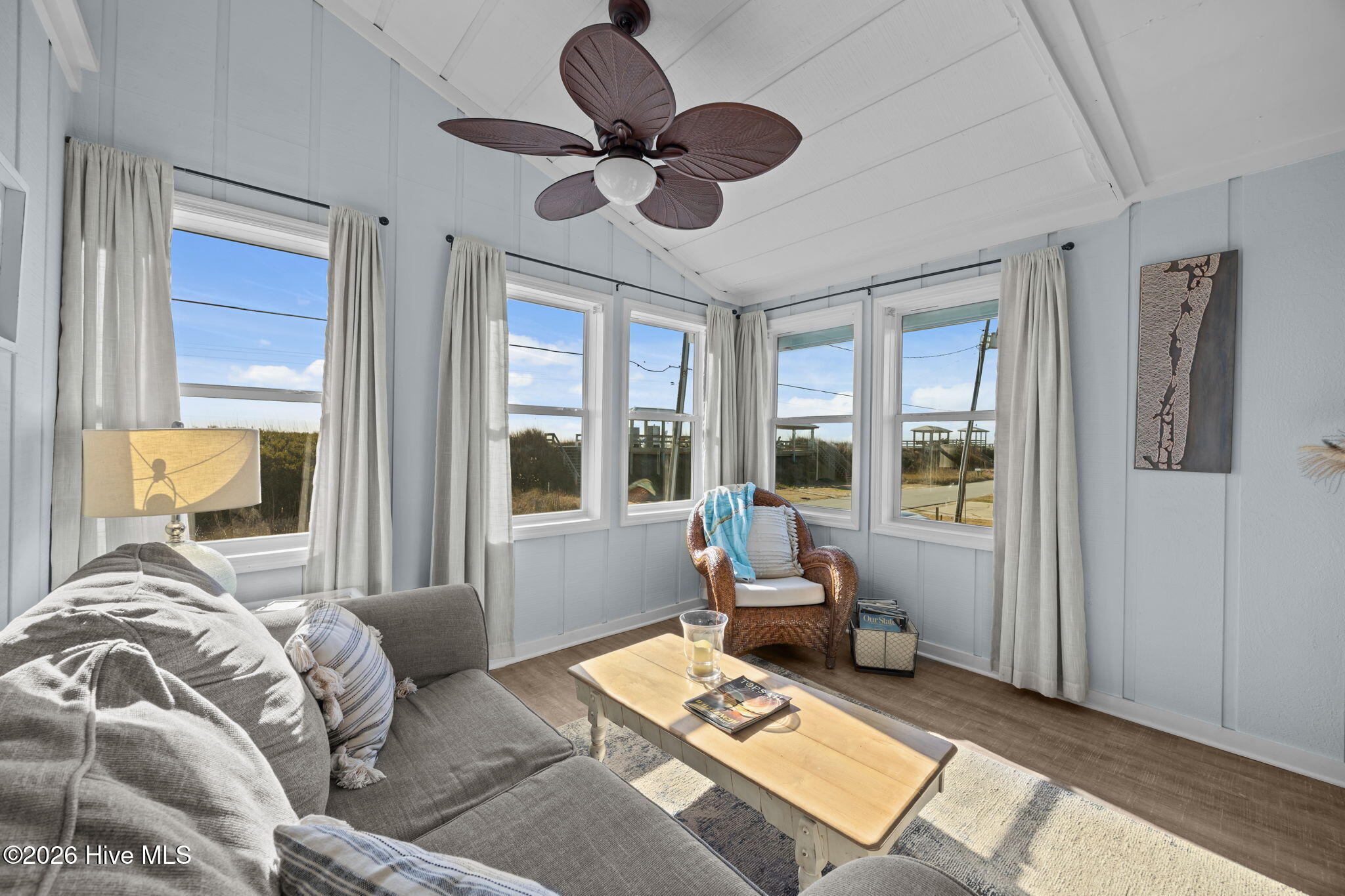 100550380 | Photo 11