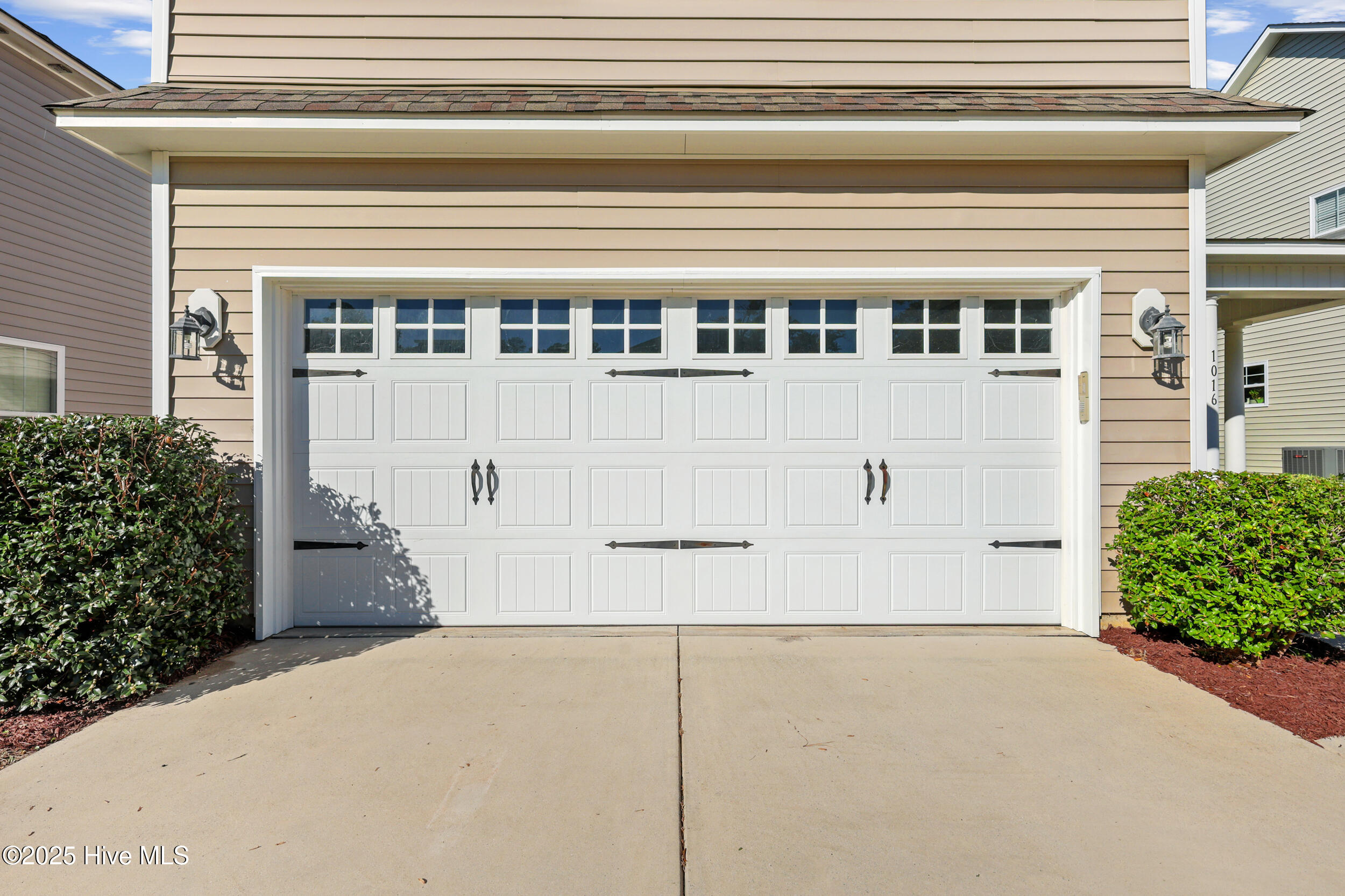 100537406 | Photo 41