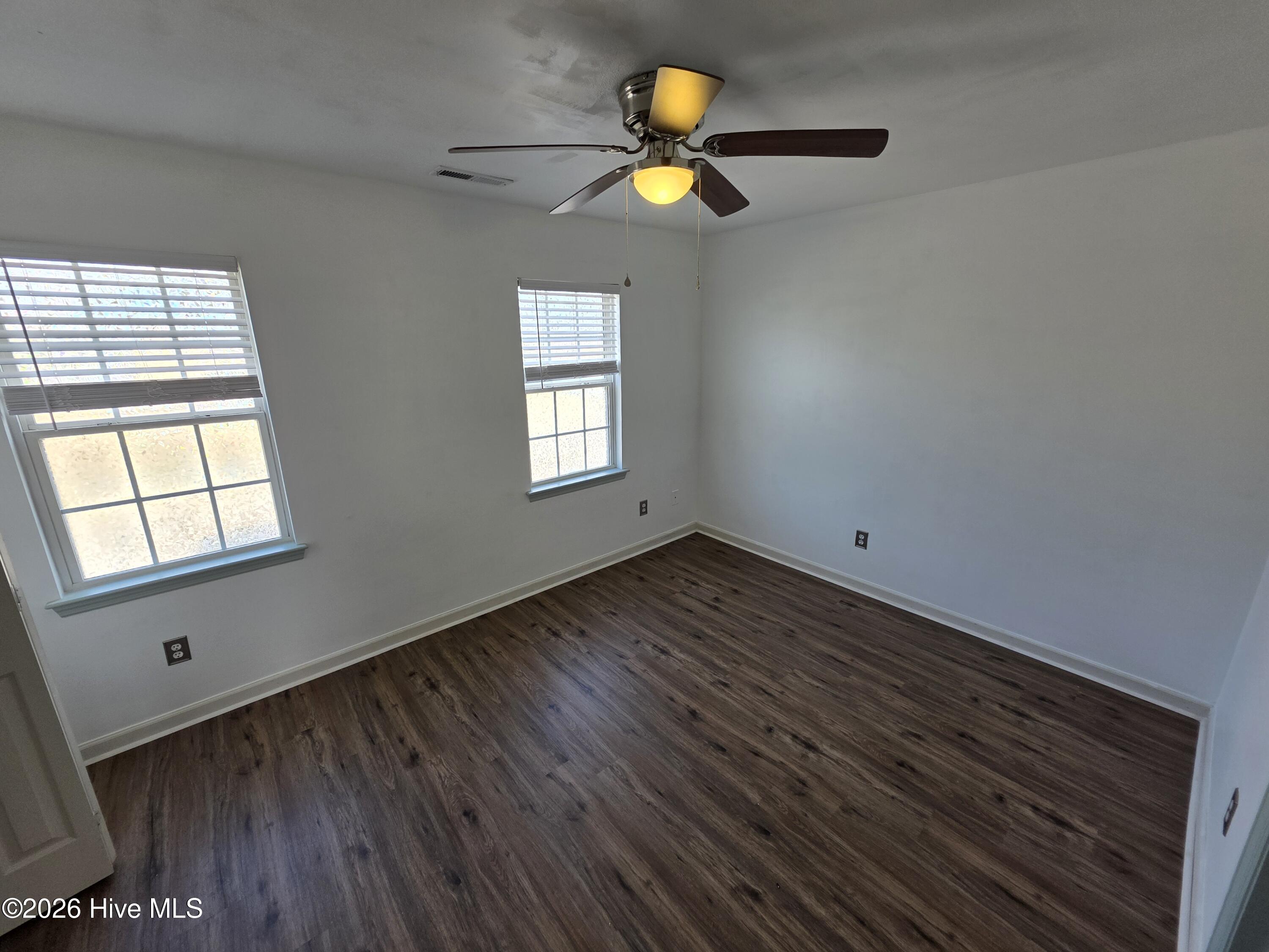 100557876 | Photo 15