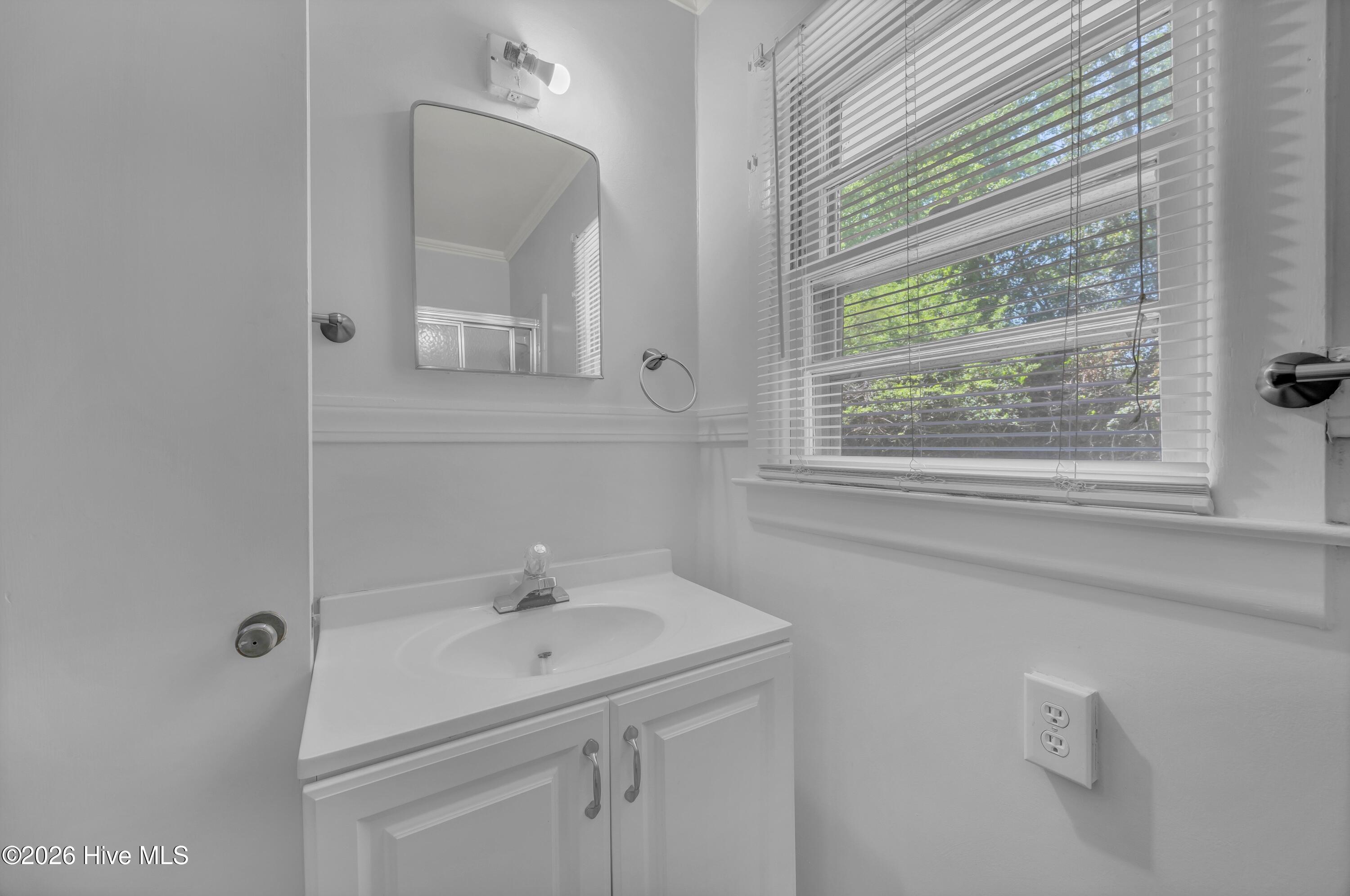 100567987 | Photo 13