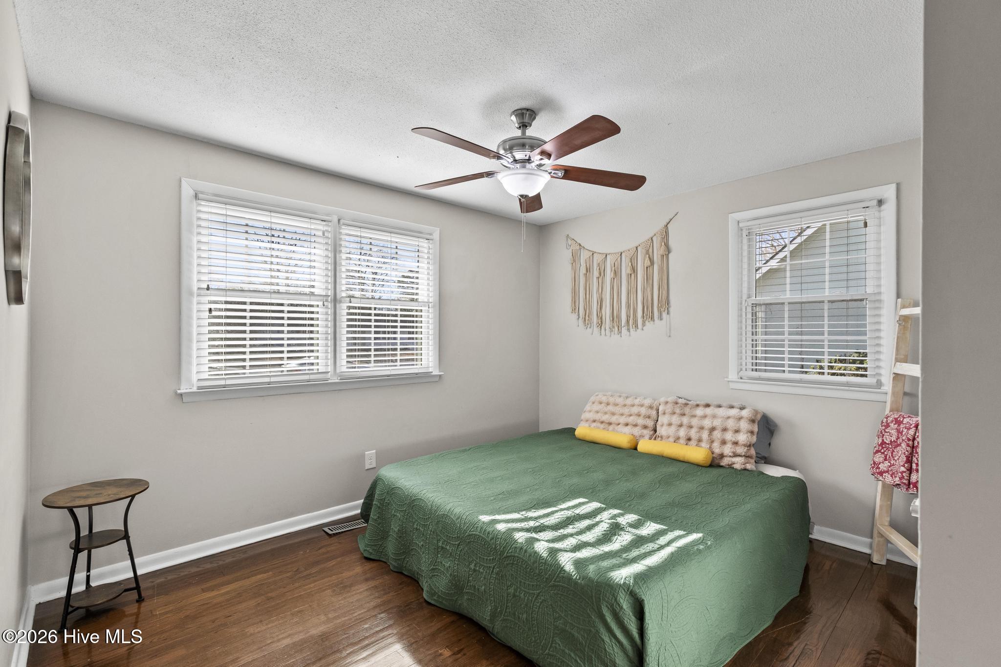 100553345 | Photo 26