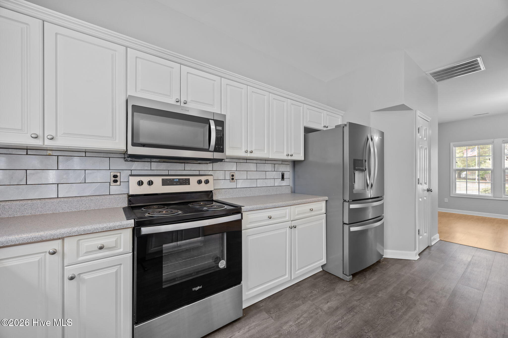 100565984 | Photo 18