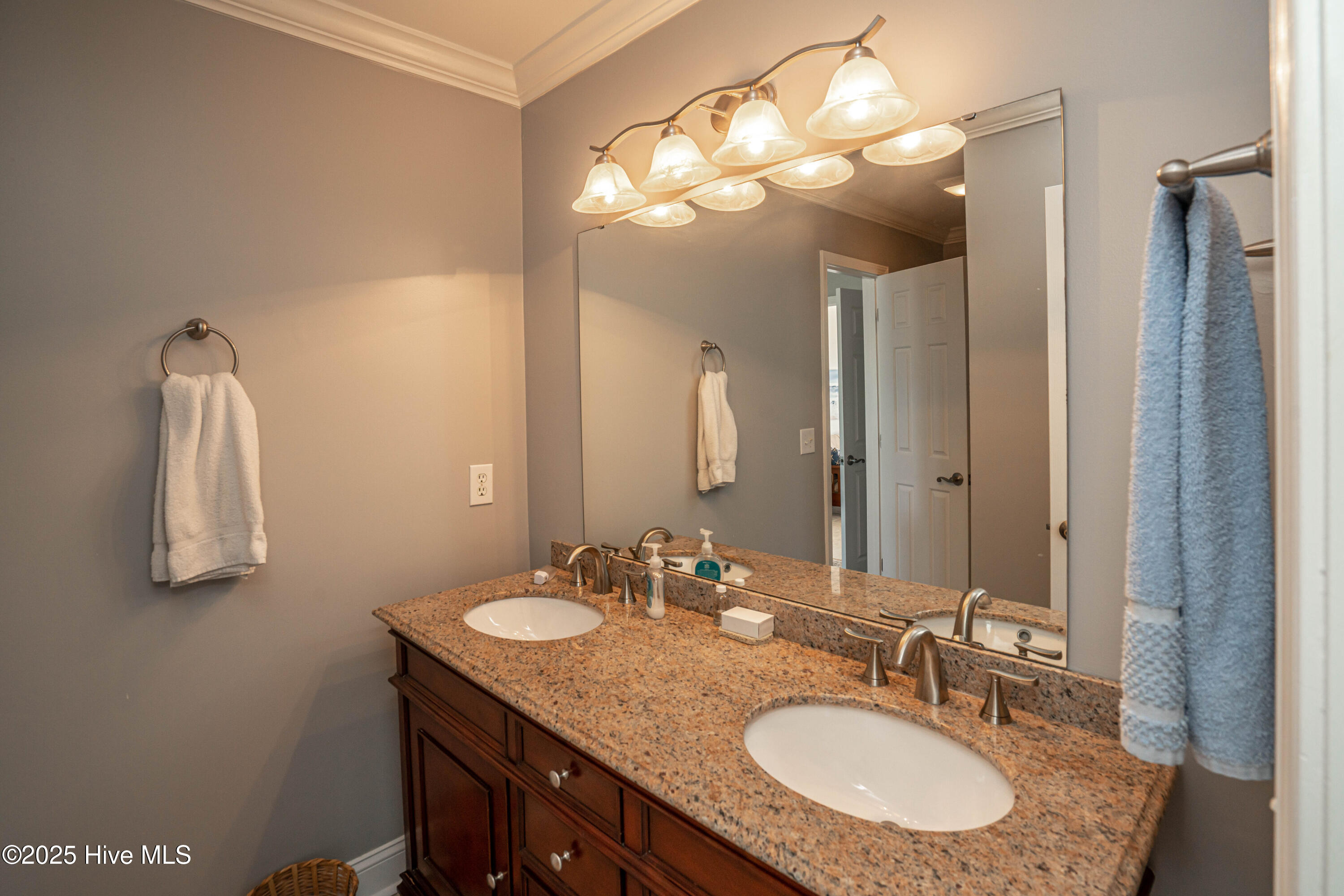 100539099 | Photo 57