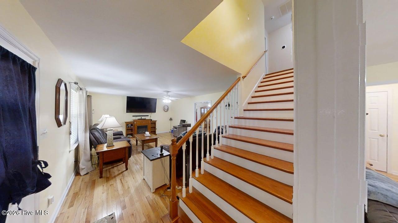 100570322 | Photo 27