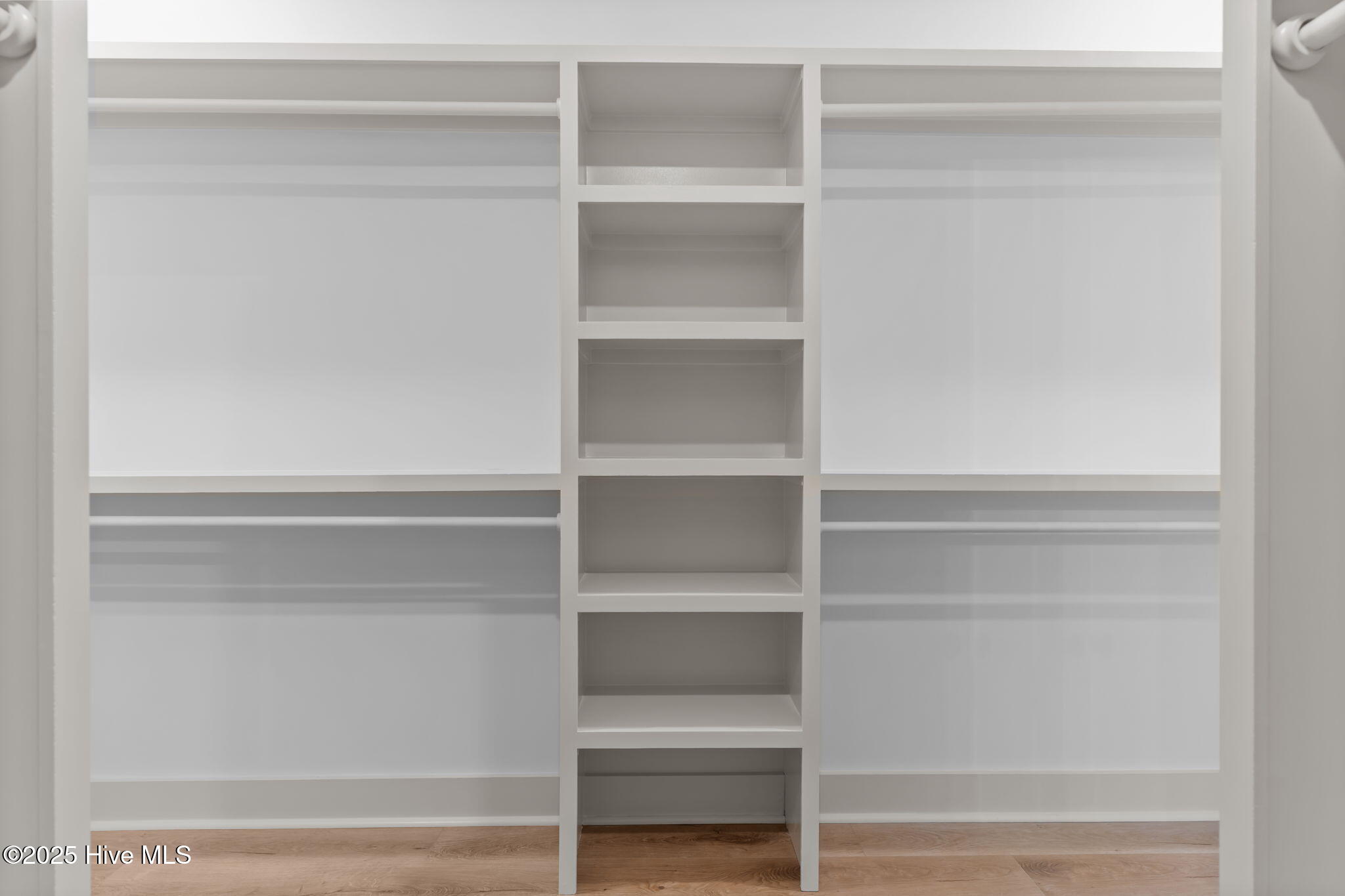 100525046 | Photo 27