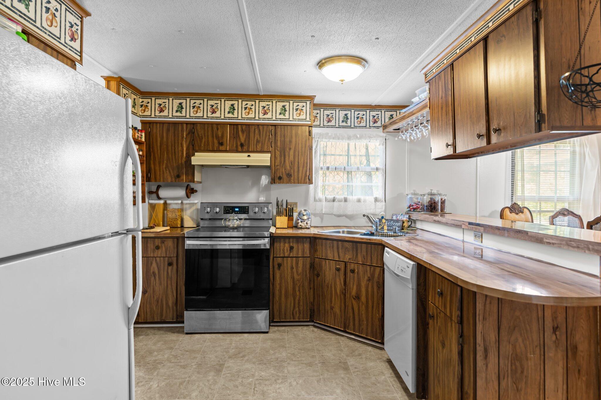 100513028 | Photo 13