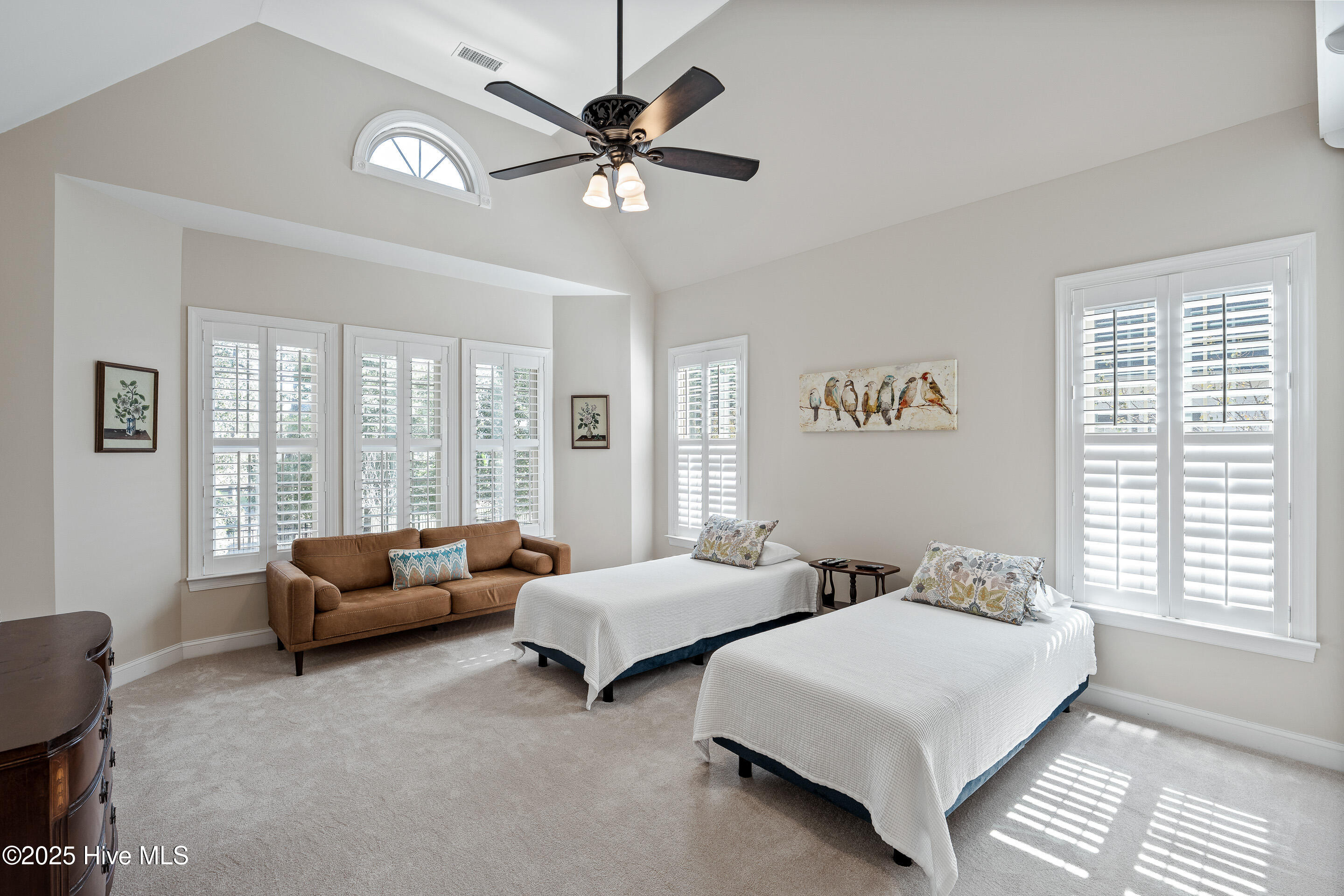 100535397 | Photo 31