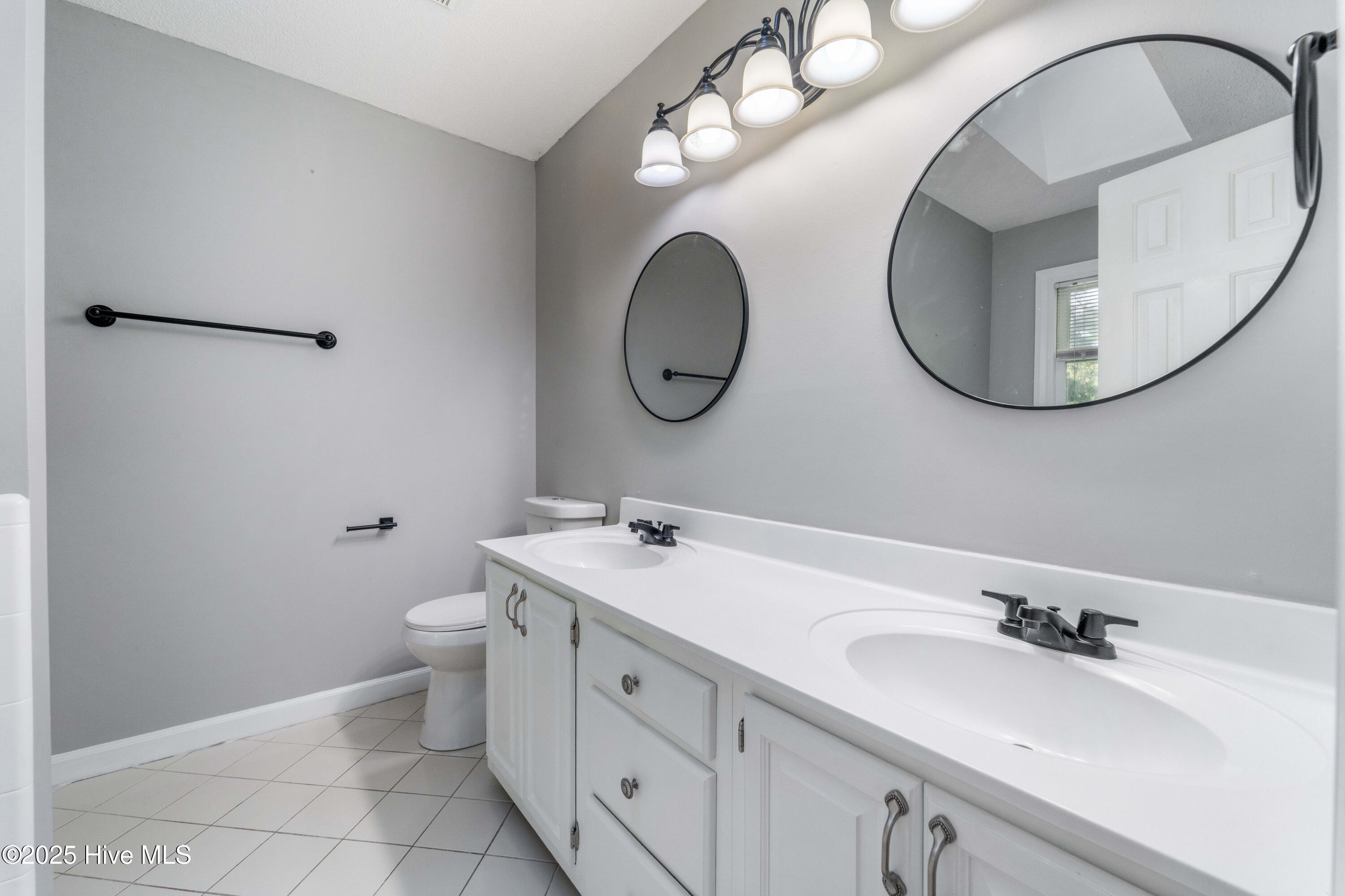 100527968 | Photo 16