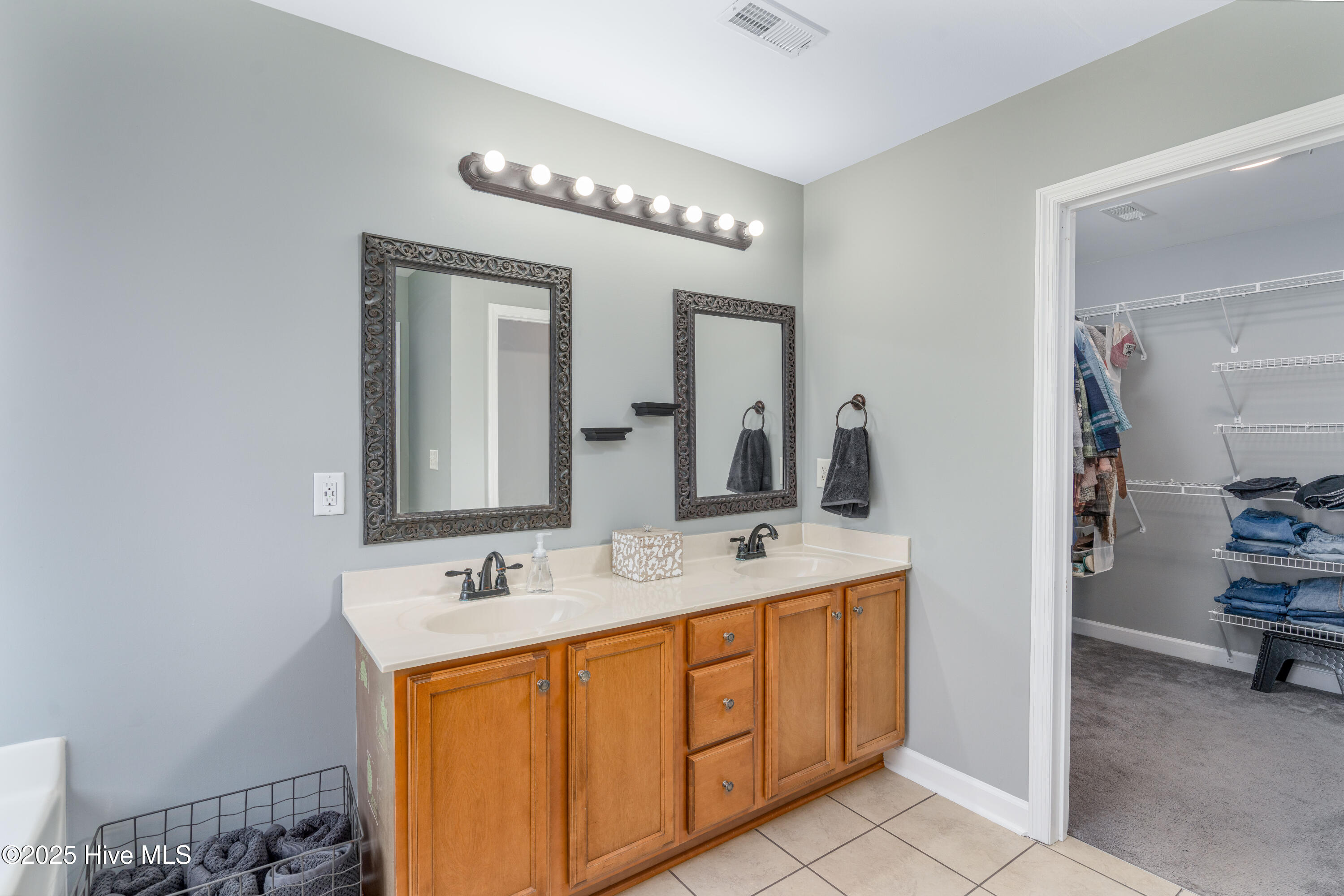 100495795 | Photo 12