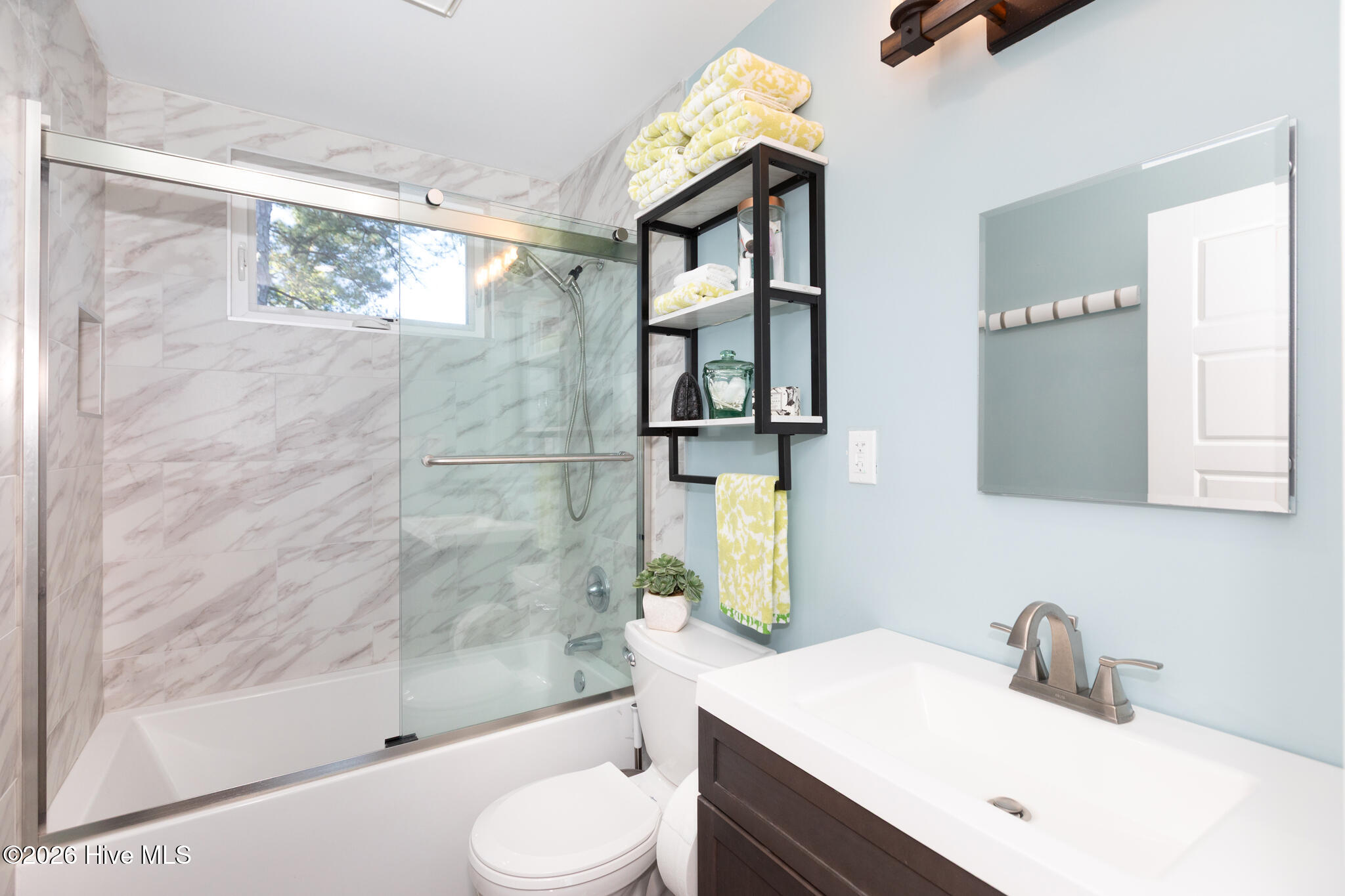 100565718 | Photo 27