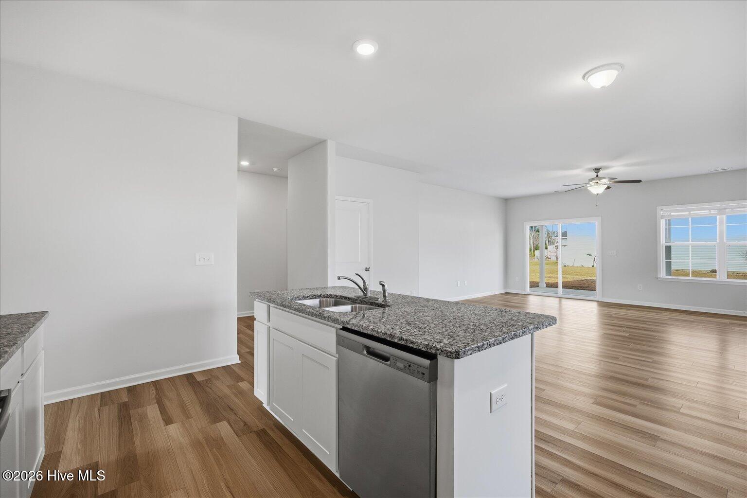 100548864 | Photo 13