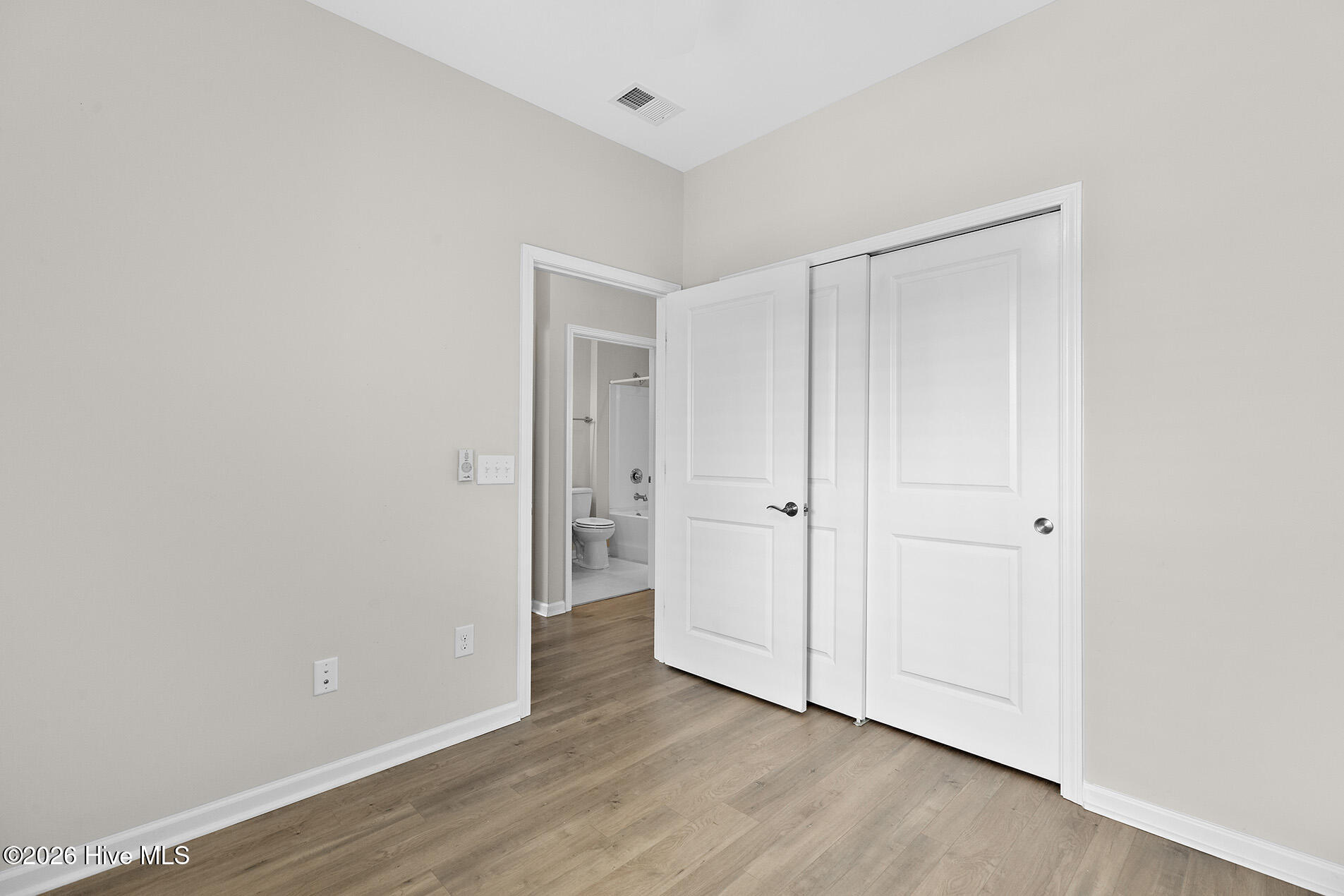 100554927 | Photo 30