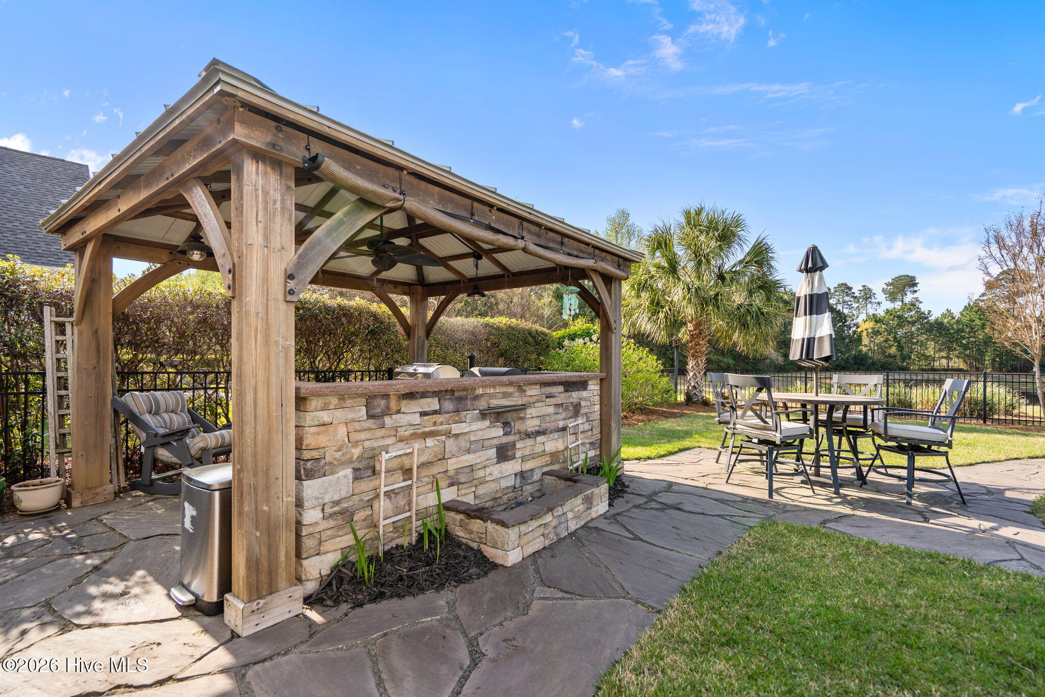 100564215 | Photo 48