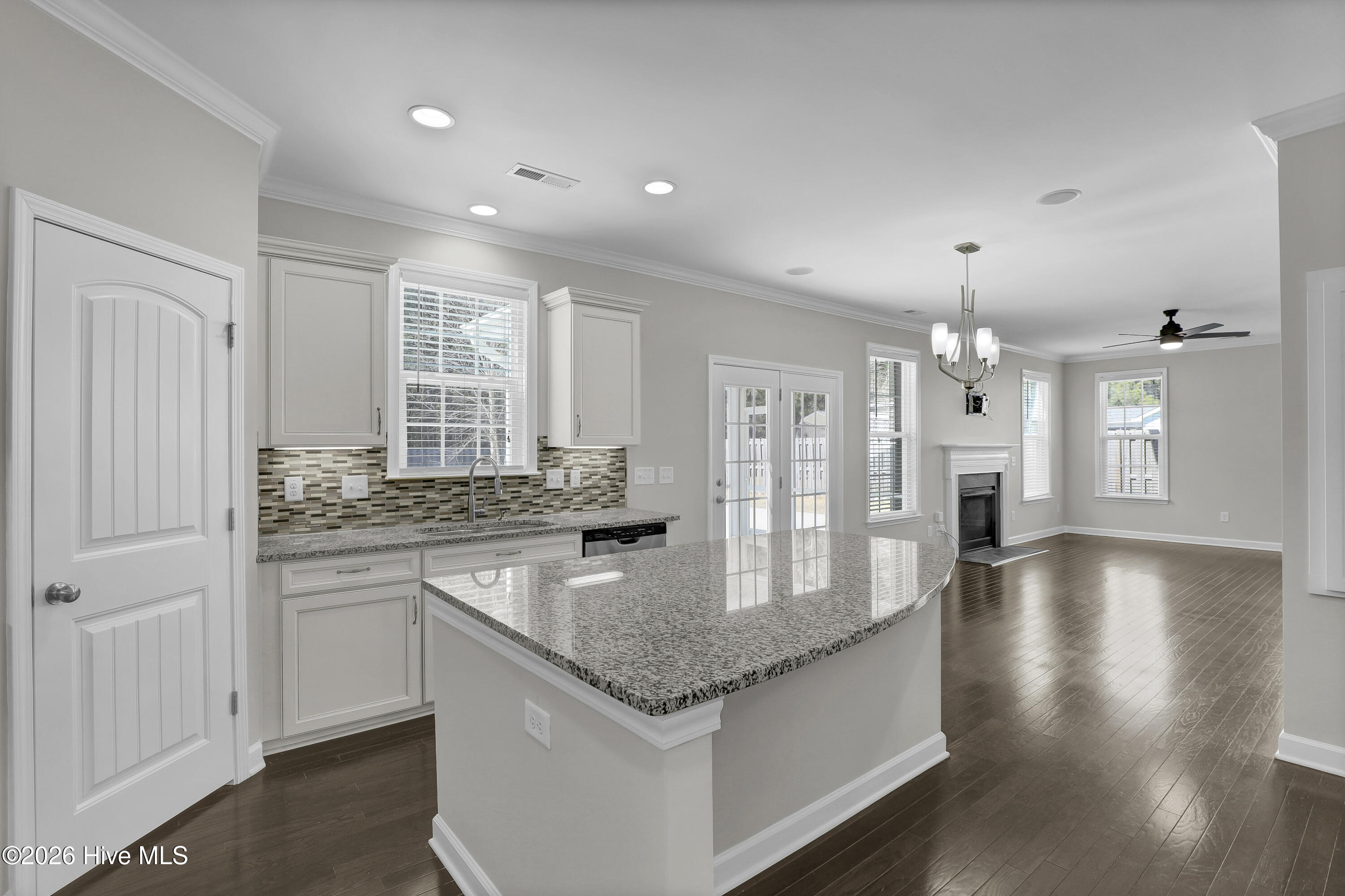 100556478 | Photo 12