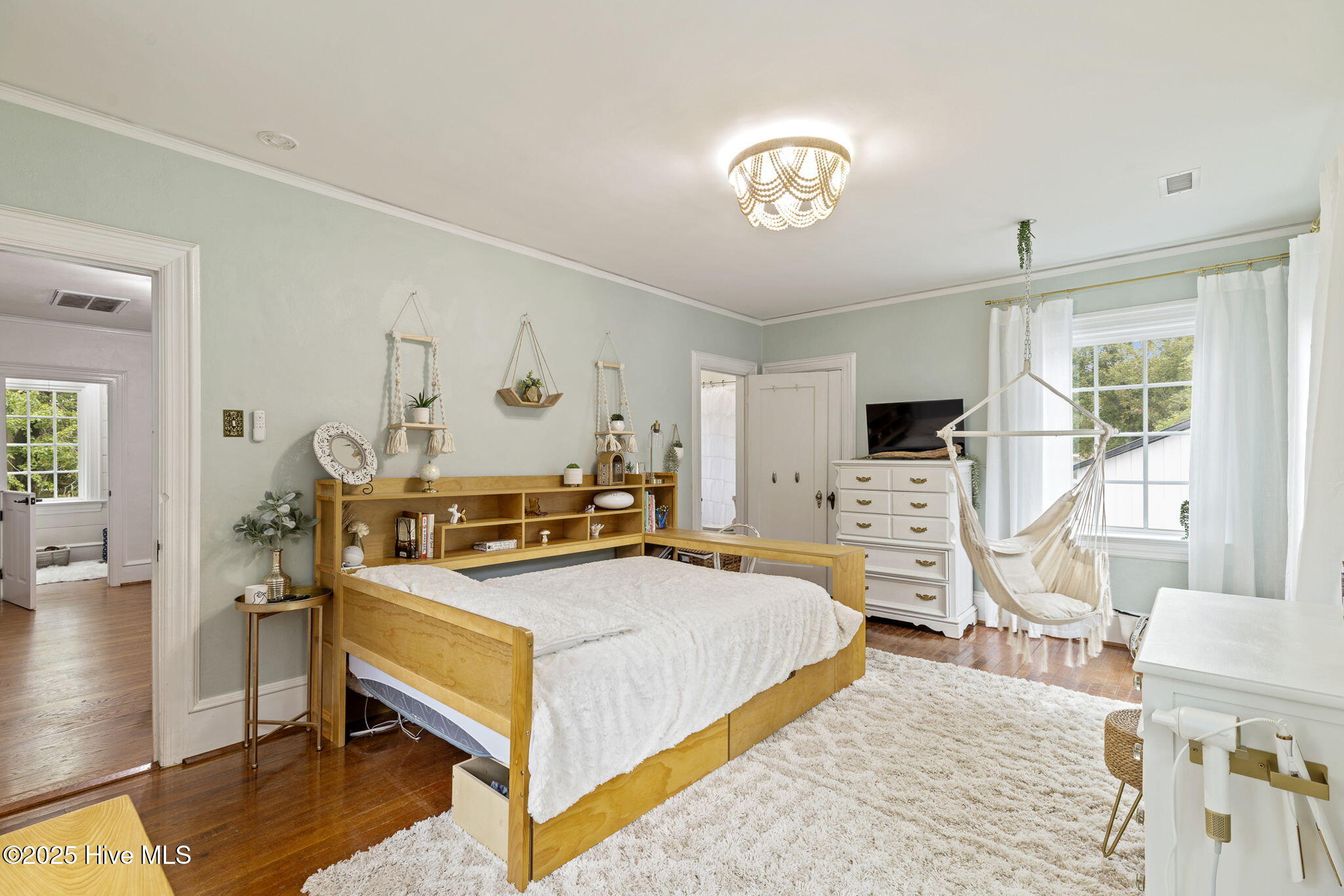 100533679 | Photo 49