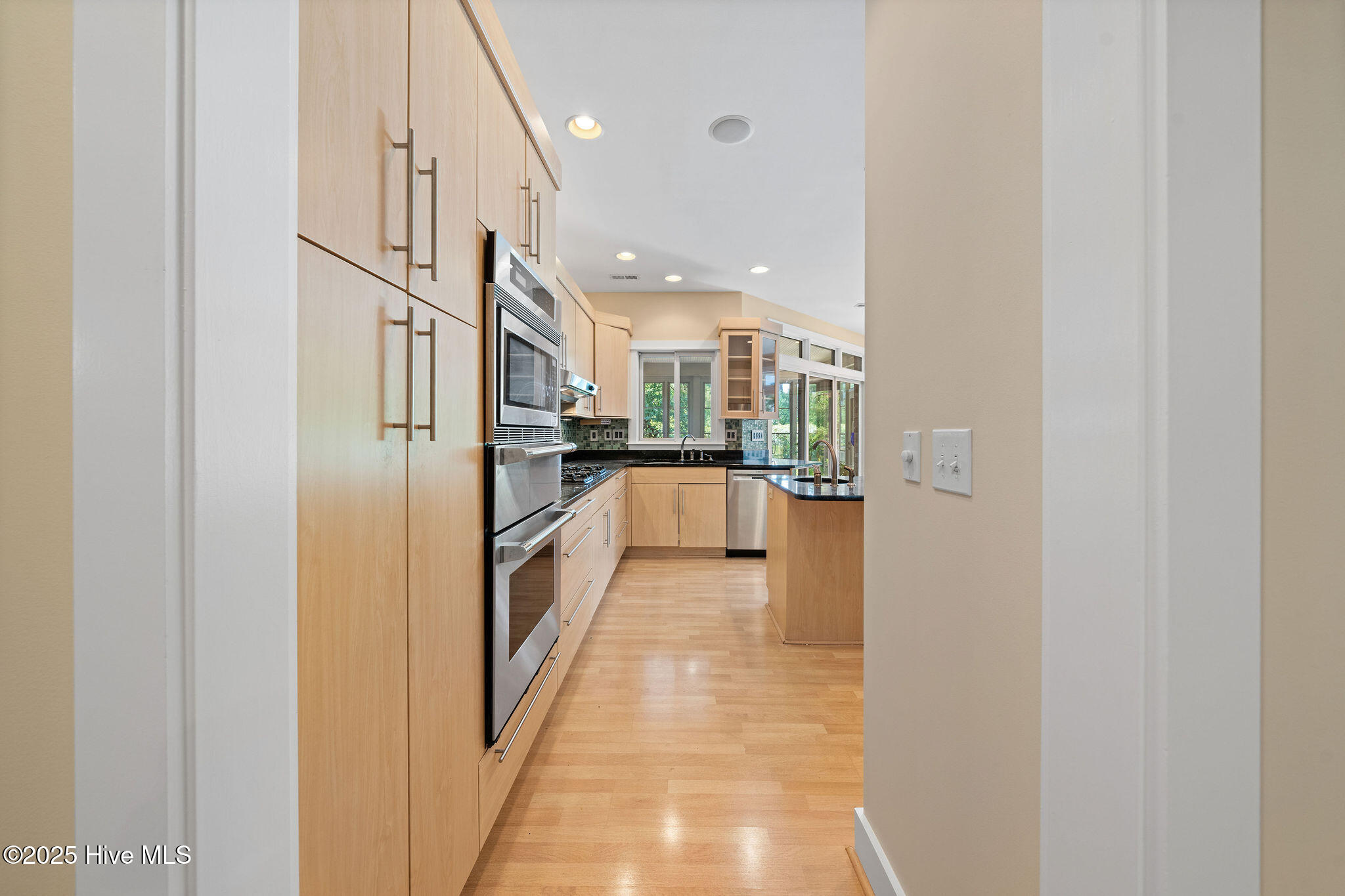 100516292 | Photo 22