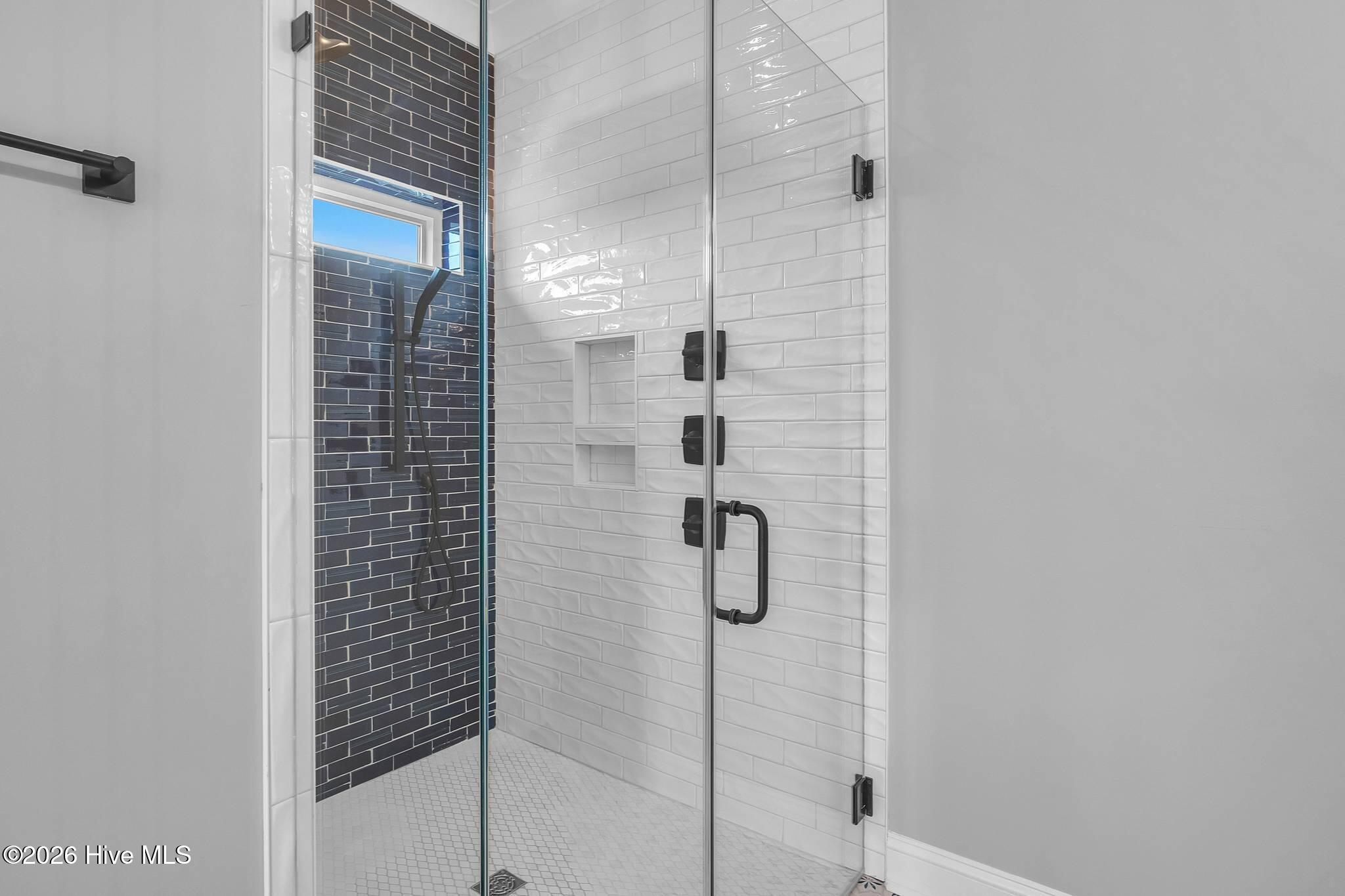 100558345 | Photo 75