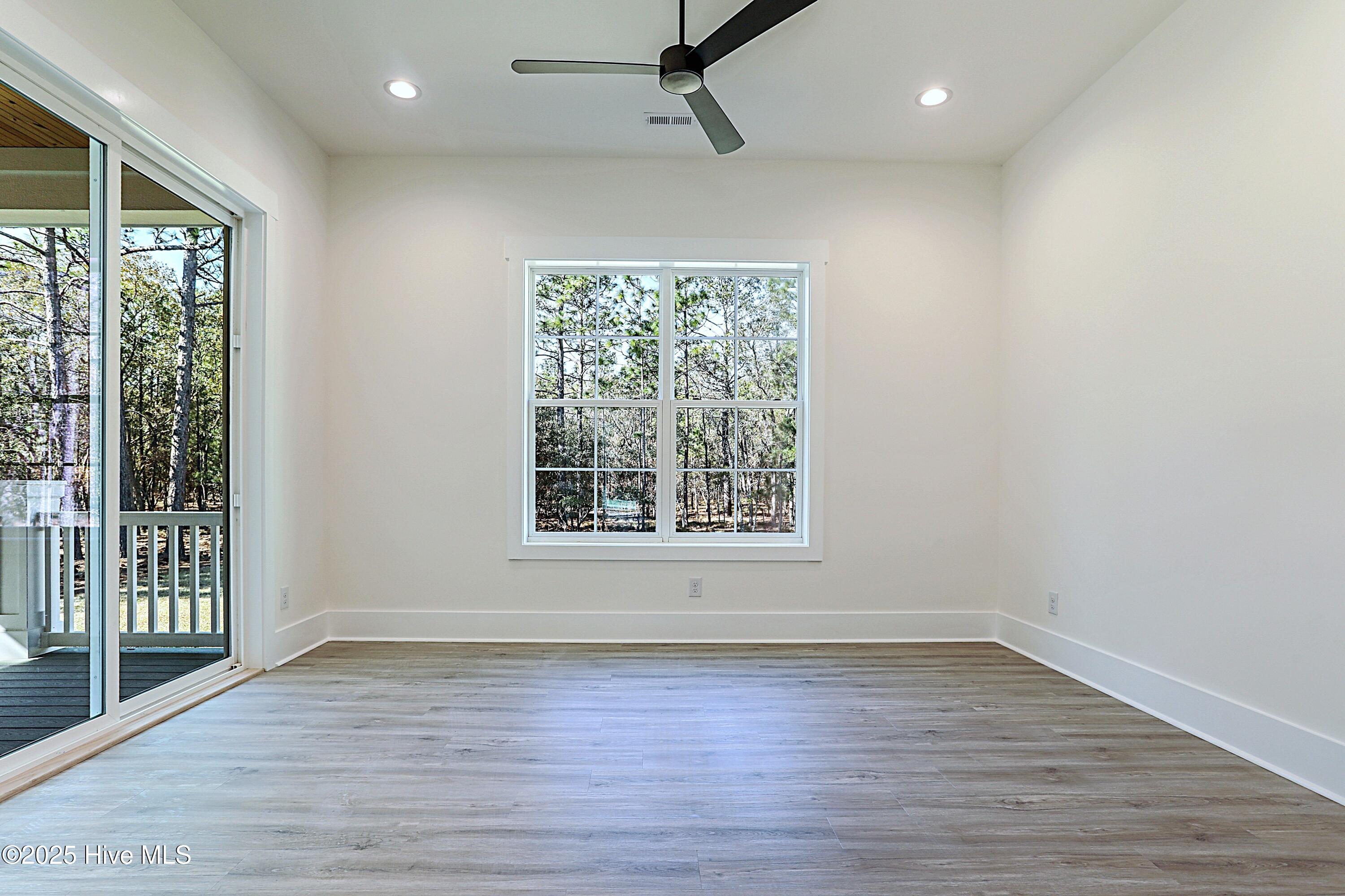 100535738 | Photo 21