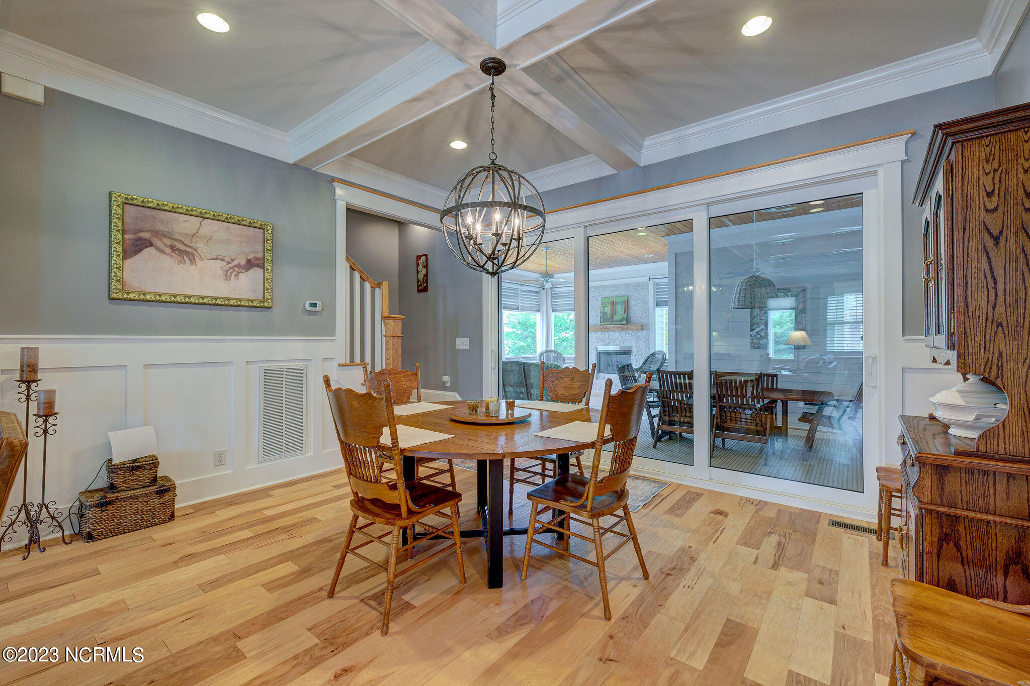 100568046 | Photo 21