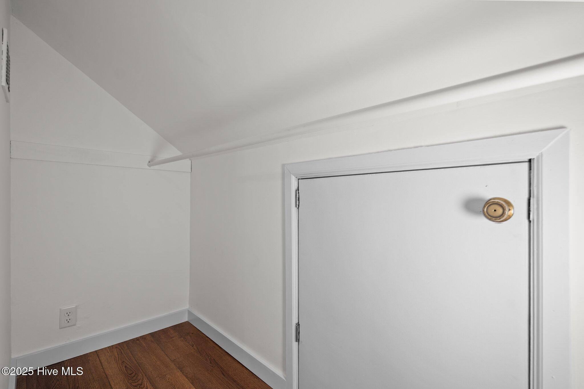 100515608 | Photo 42