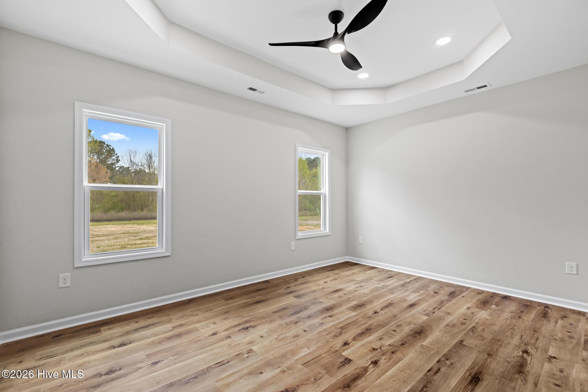 100515007 | Photo 15