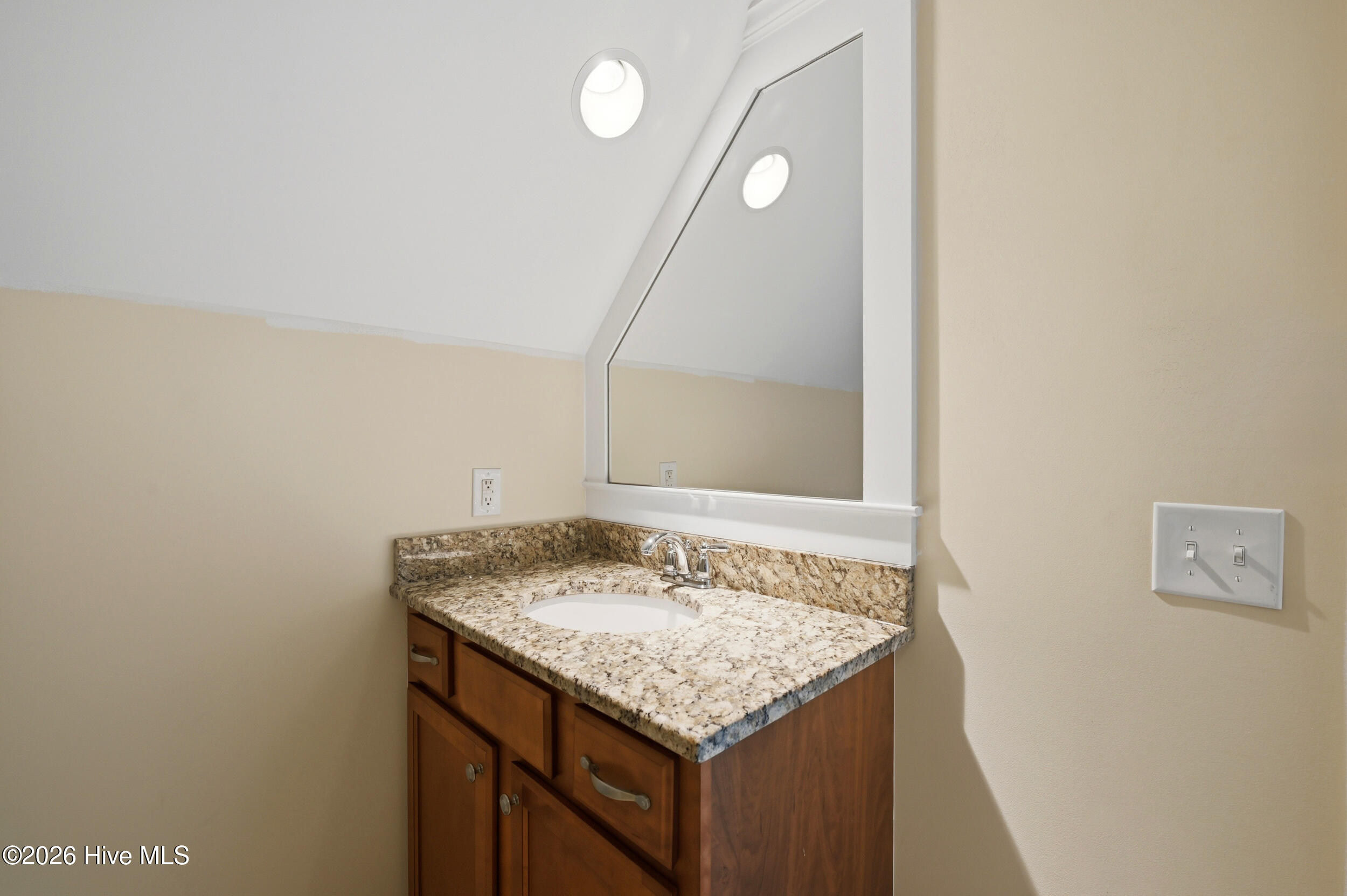 100566380 | Photo 40