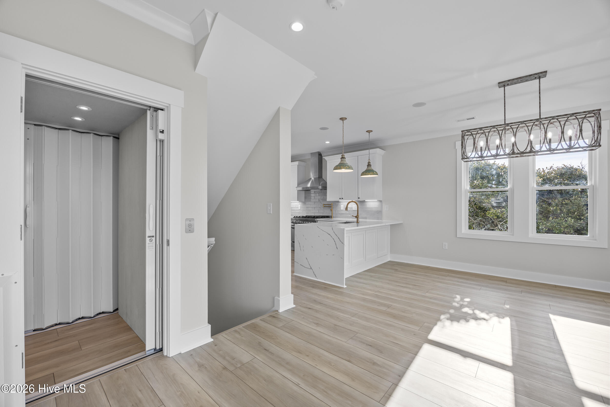 100543064 | Photo 45