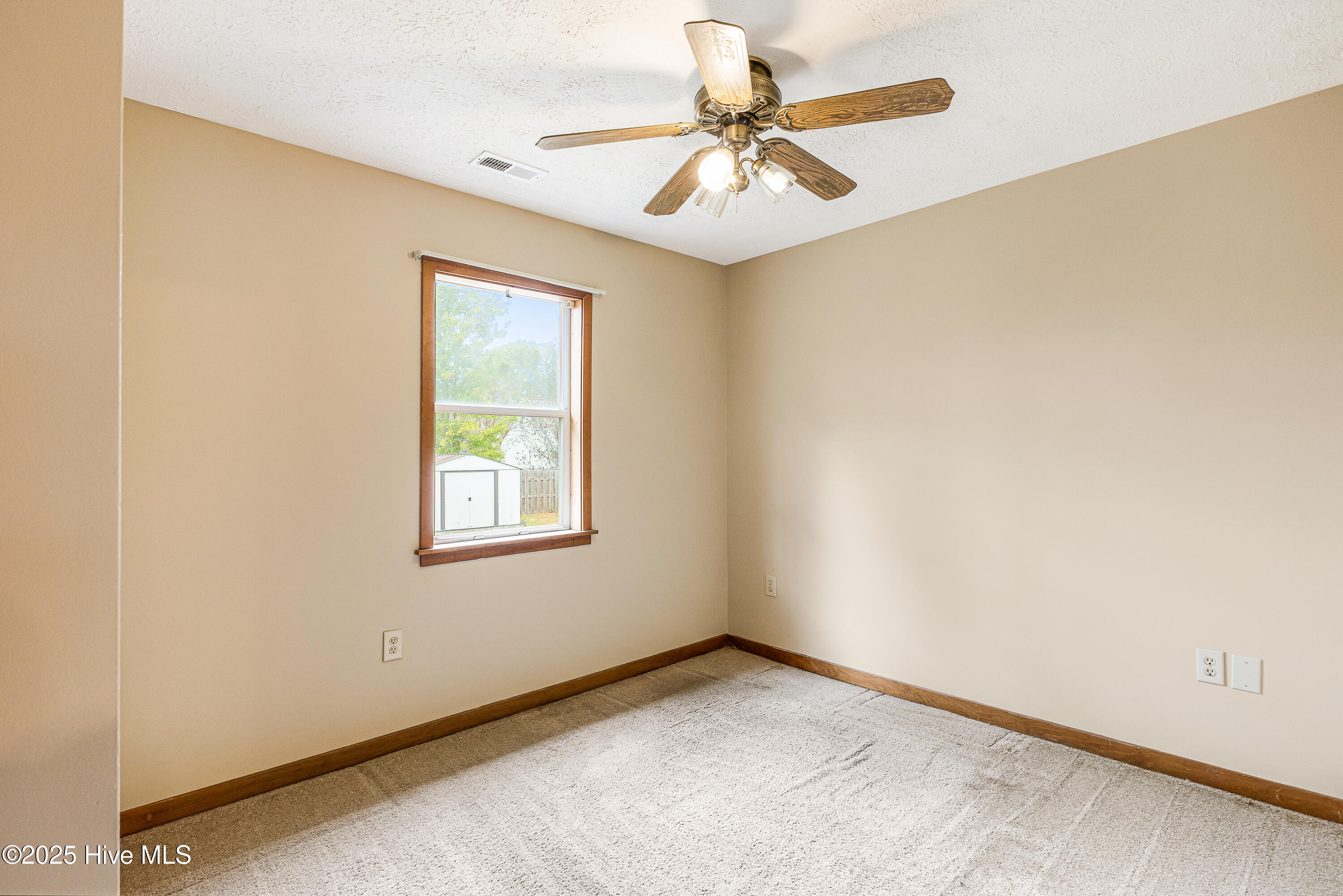 100528021 | Photo 17