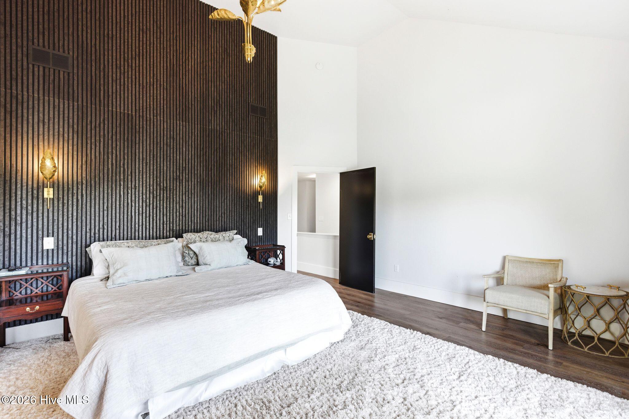 100568012 | Photo 43