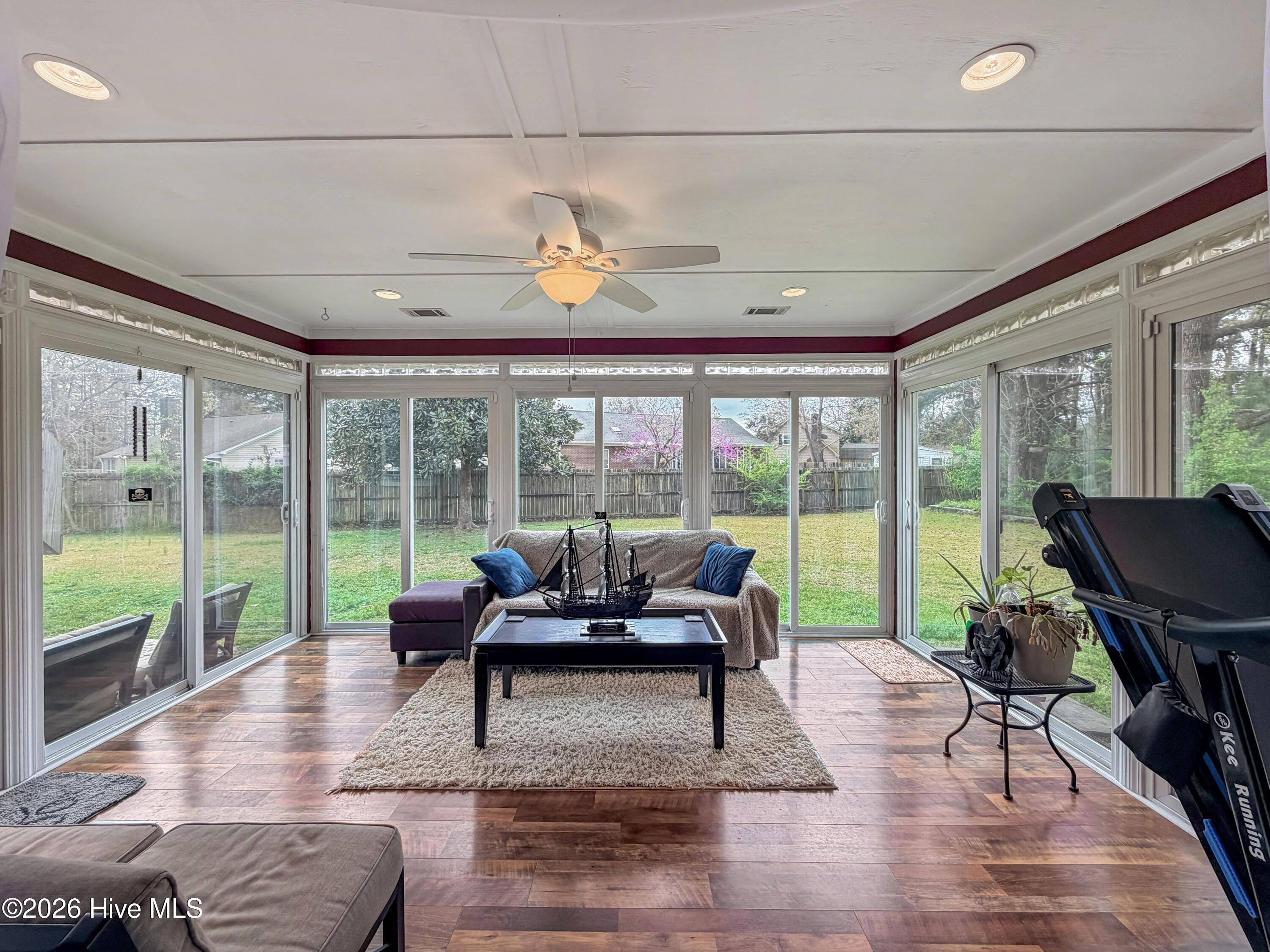 100564725 | Photo 12