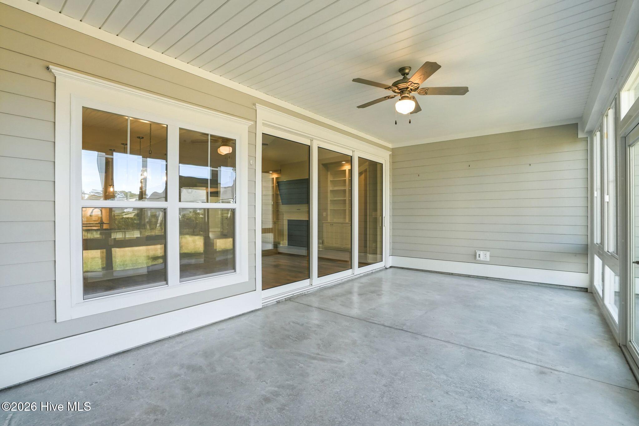 100565141 | Photo 28