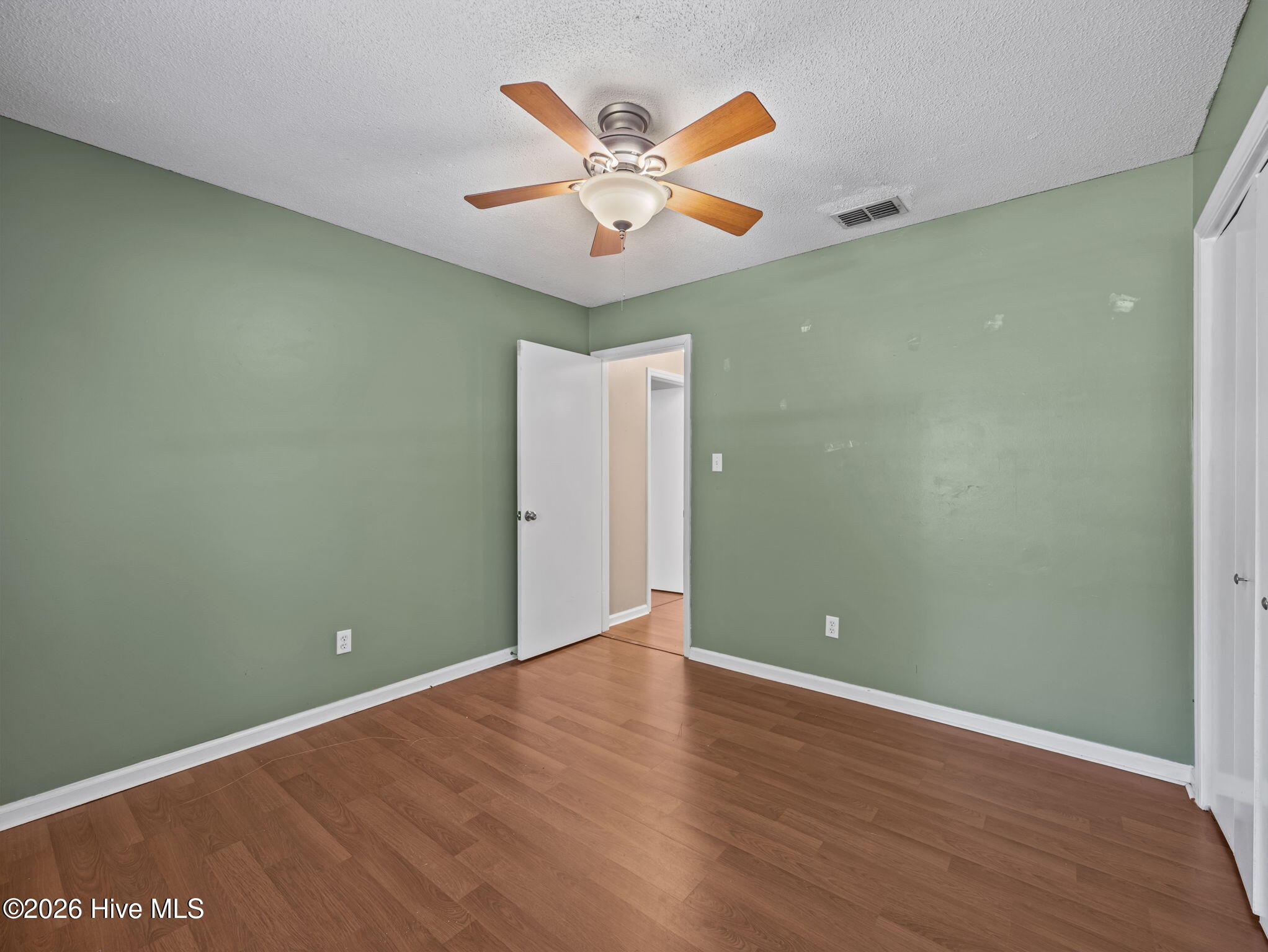 100567590 | Photo 23