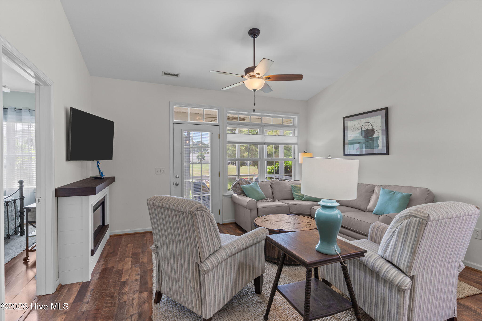 100551893 | Photo 14