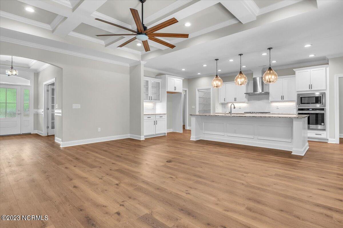 100524155 | Photo 31