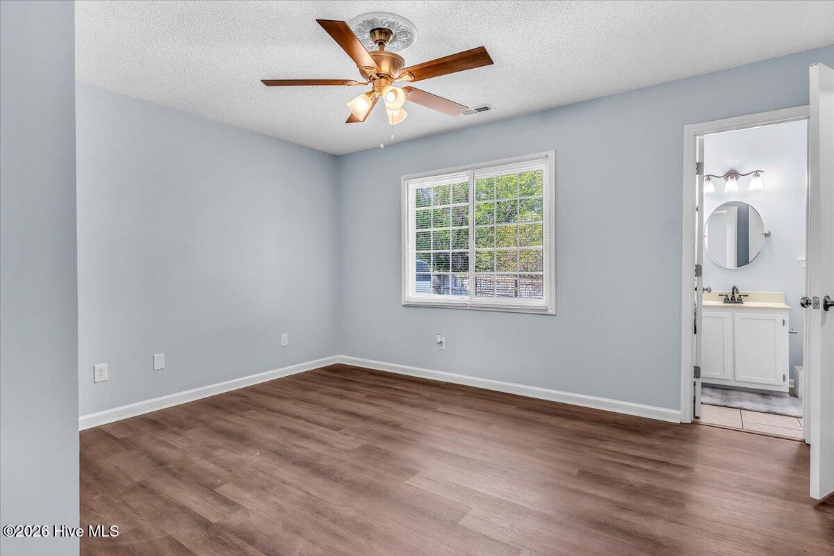 100566247 | Photo 30