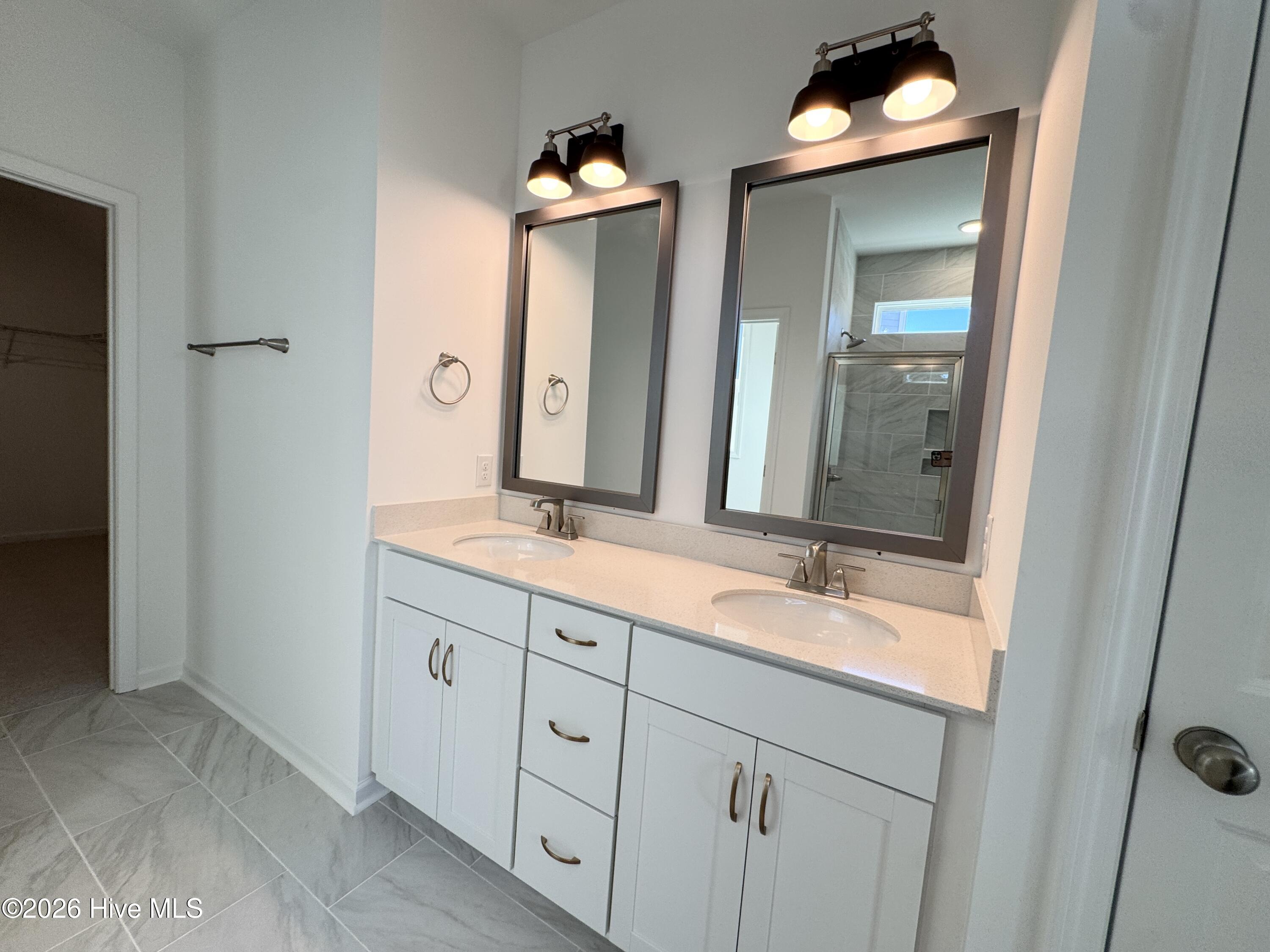 100516667 | Photo 12